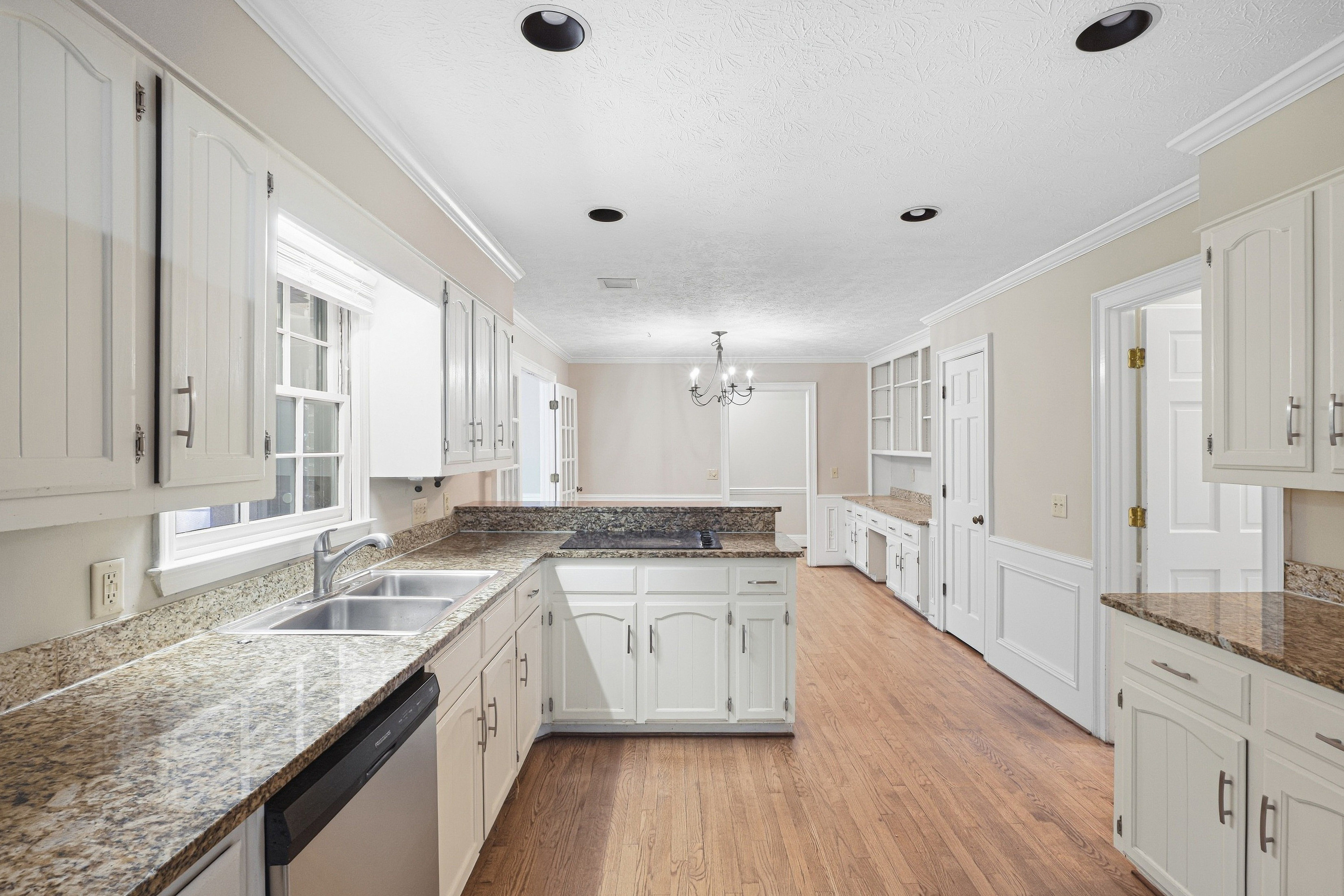 Photo 2 of 54 of 2360 Kimbrough Ct, Sandy Springs, GA