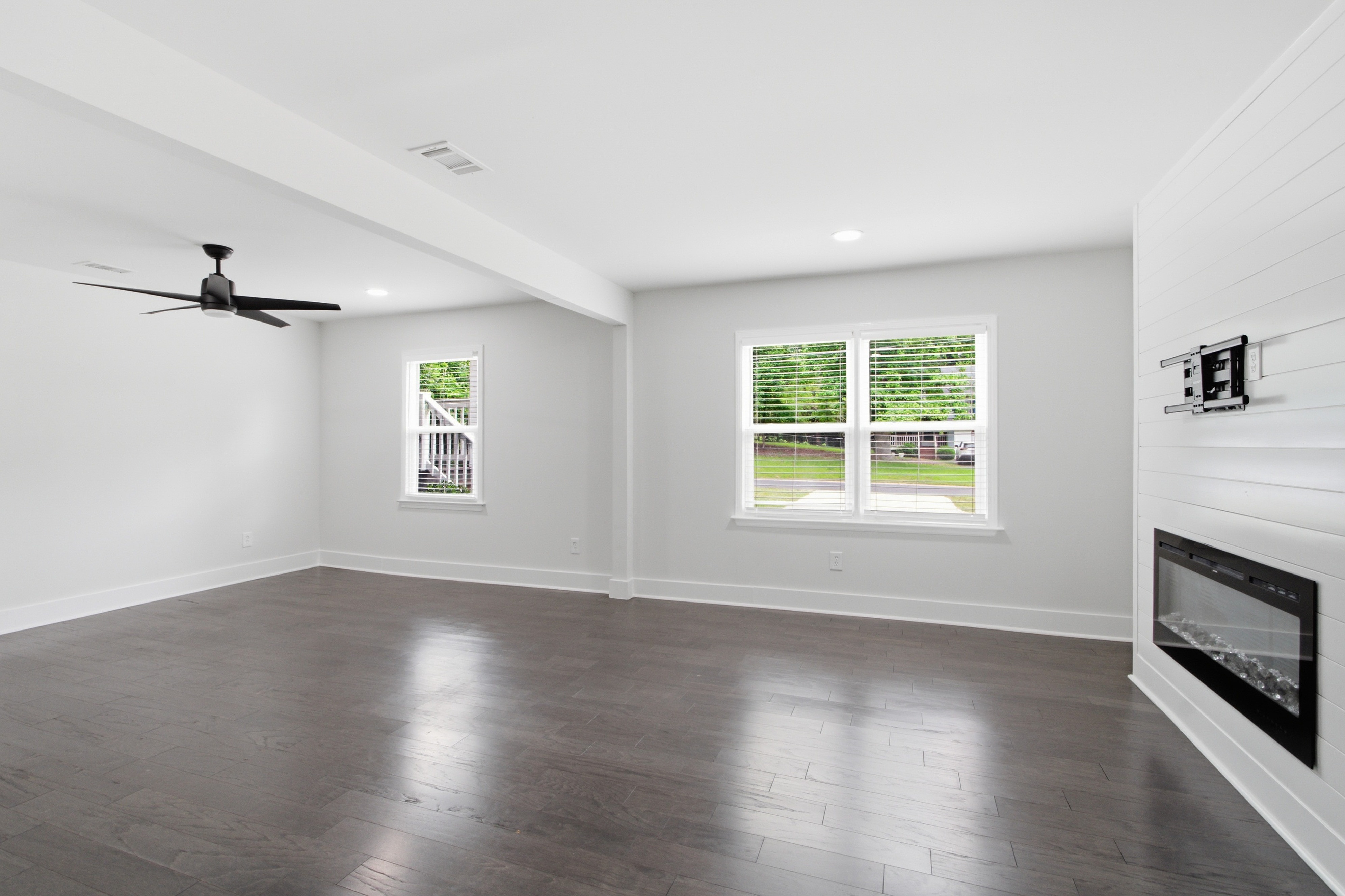 Photo 14 of 33 of 1239 Ashbrook Dr, Lawrenceville, GA