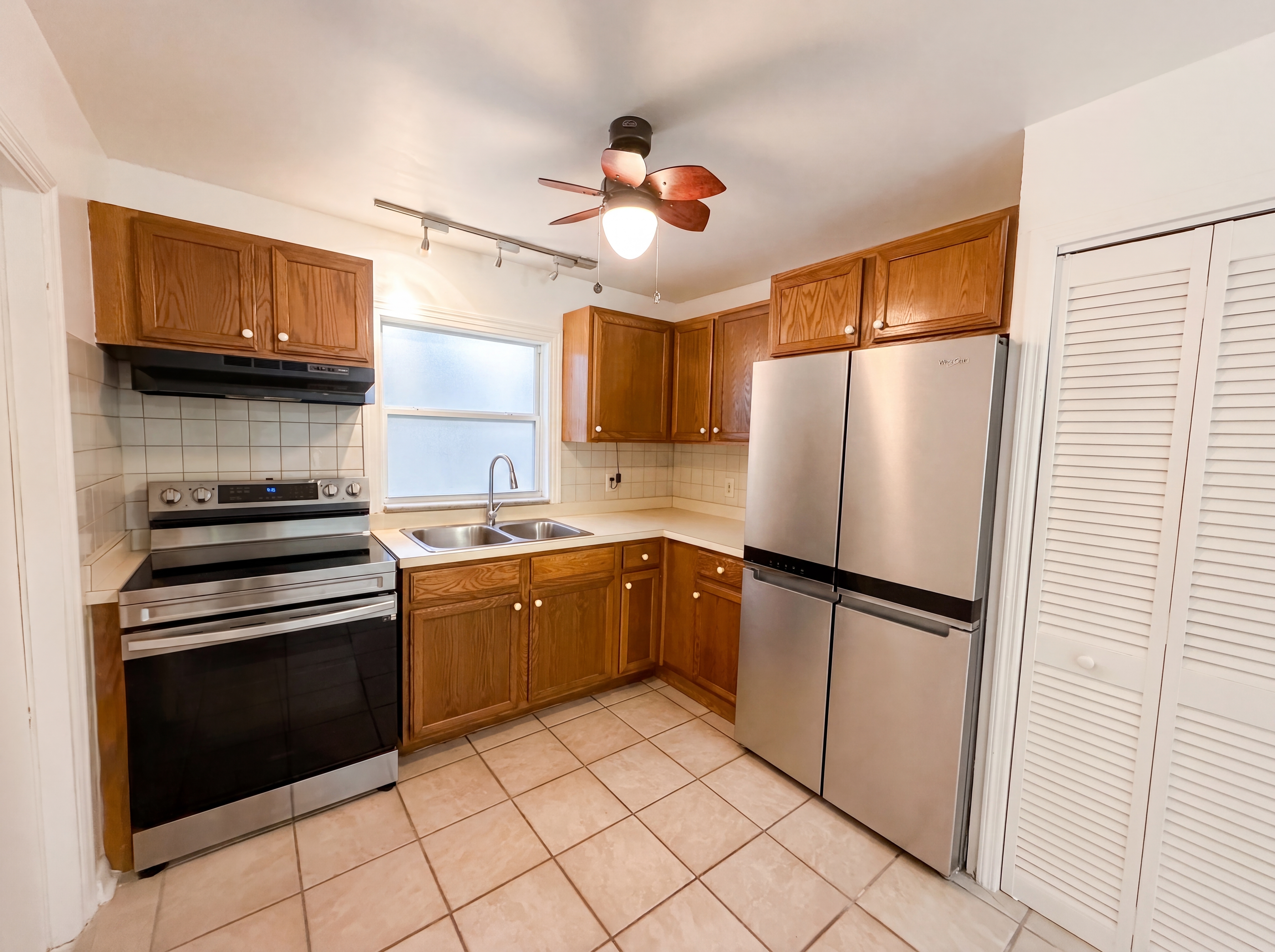 Photo 9 of 17 of 626 S 67th St, Tampa, FL