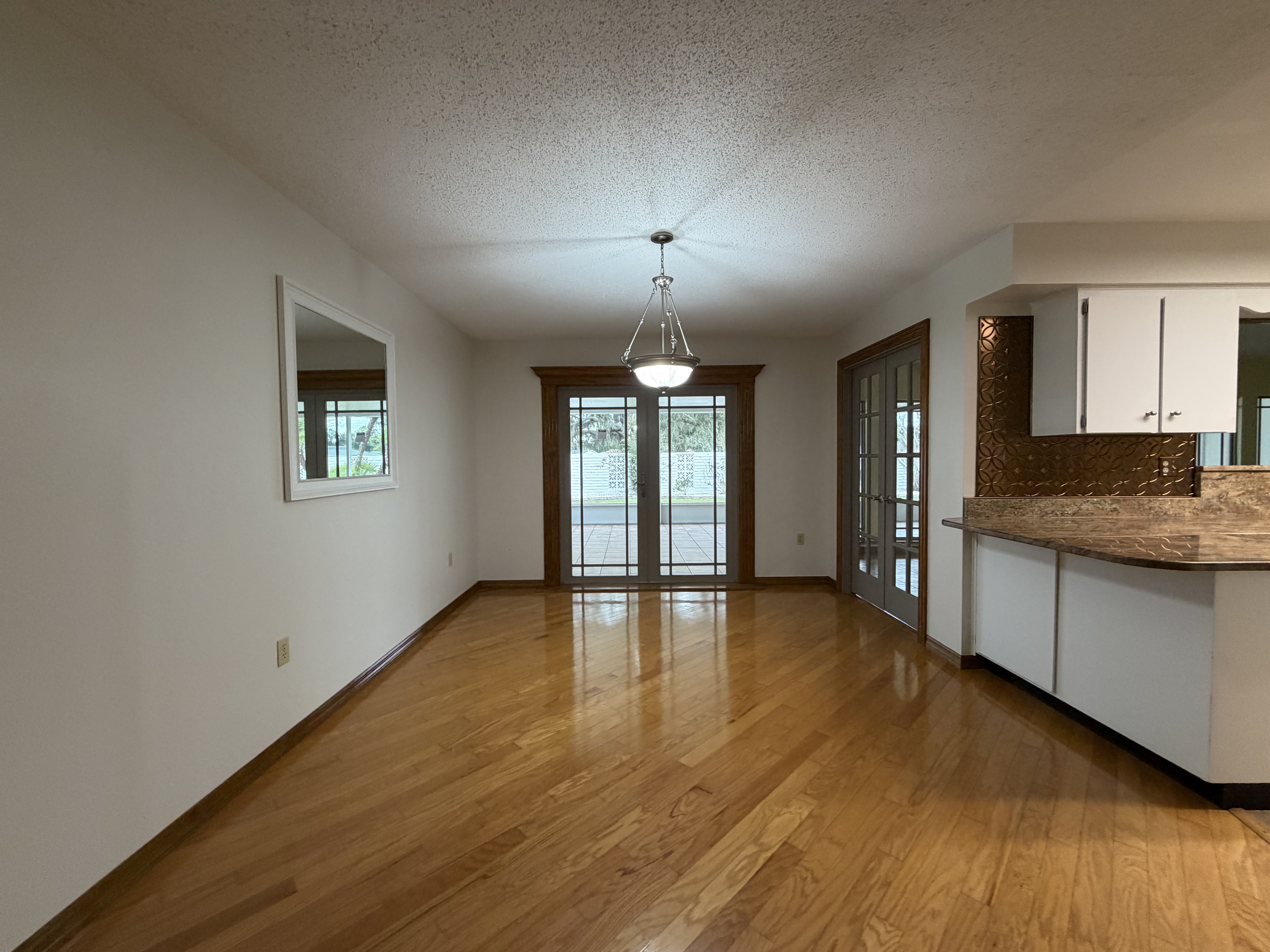 Photo 8 of 31 of 1818 Danbury Dr, Sun City Center, FL