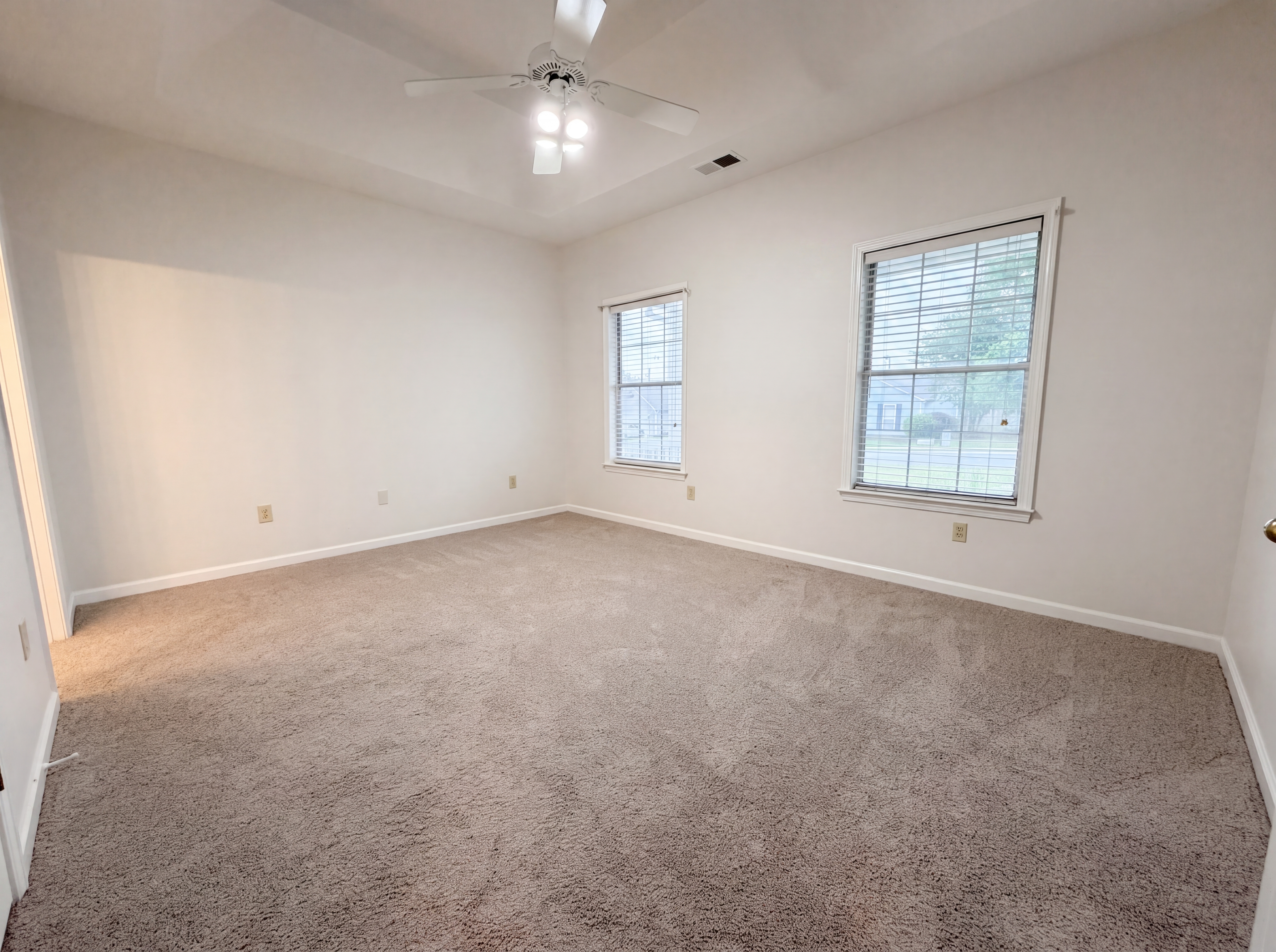 Photo 12 of 20 of 101 Cambridge Pointe Dr, Alabaster, AL