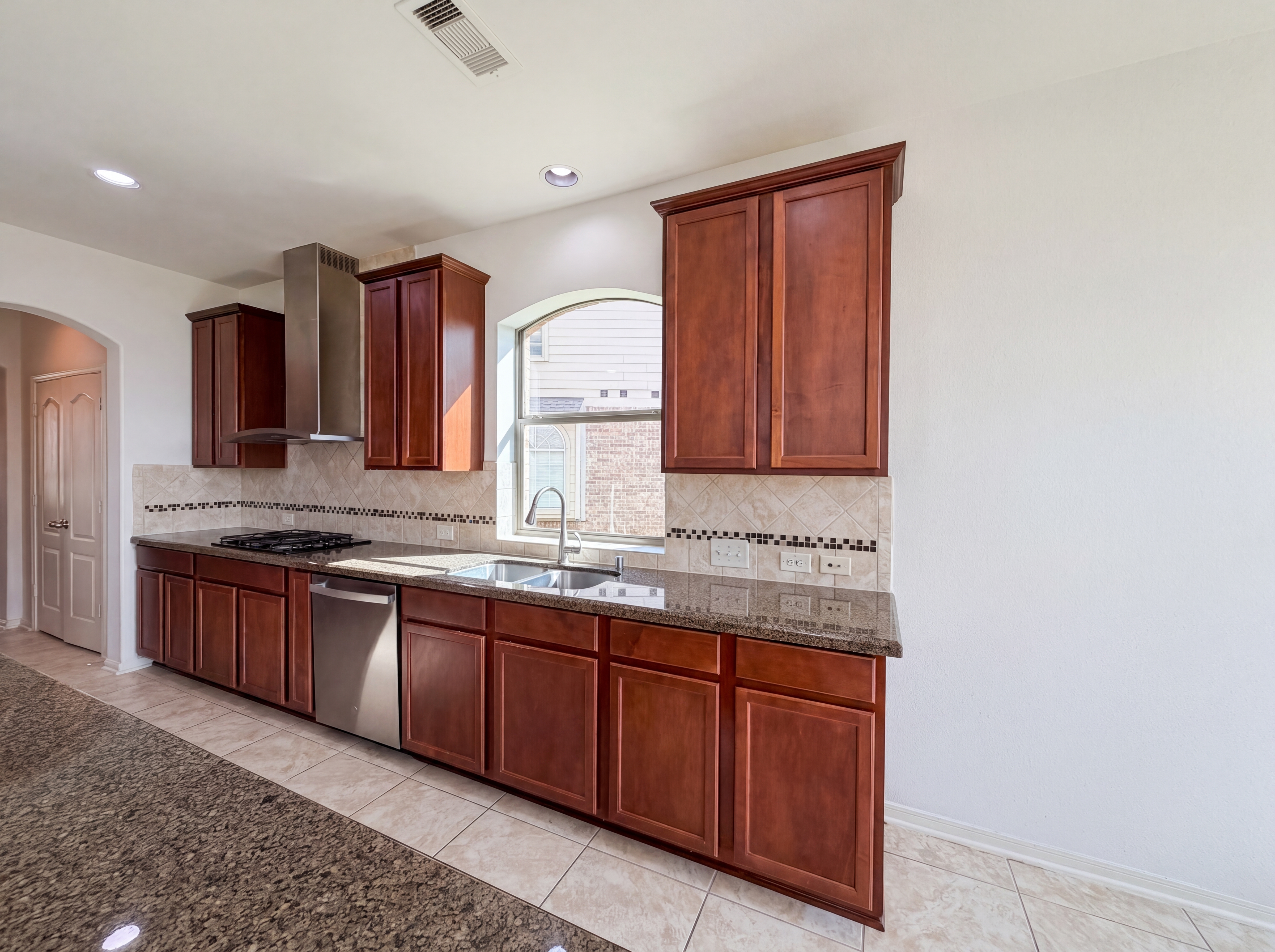 Photo 6 of 29 of 8611 Bright Angel Ln, Cypress, TX