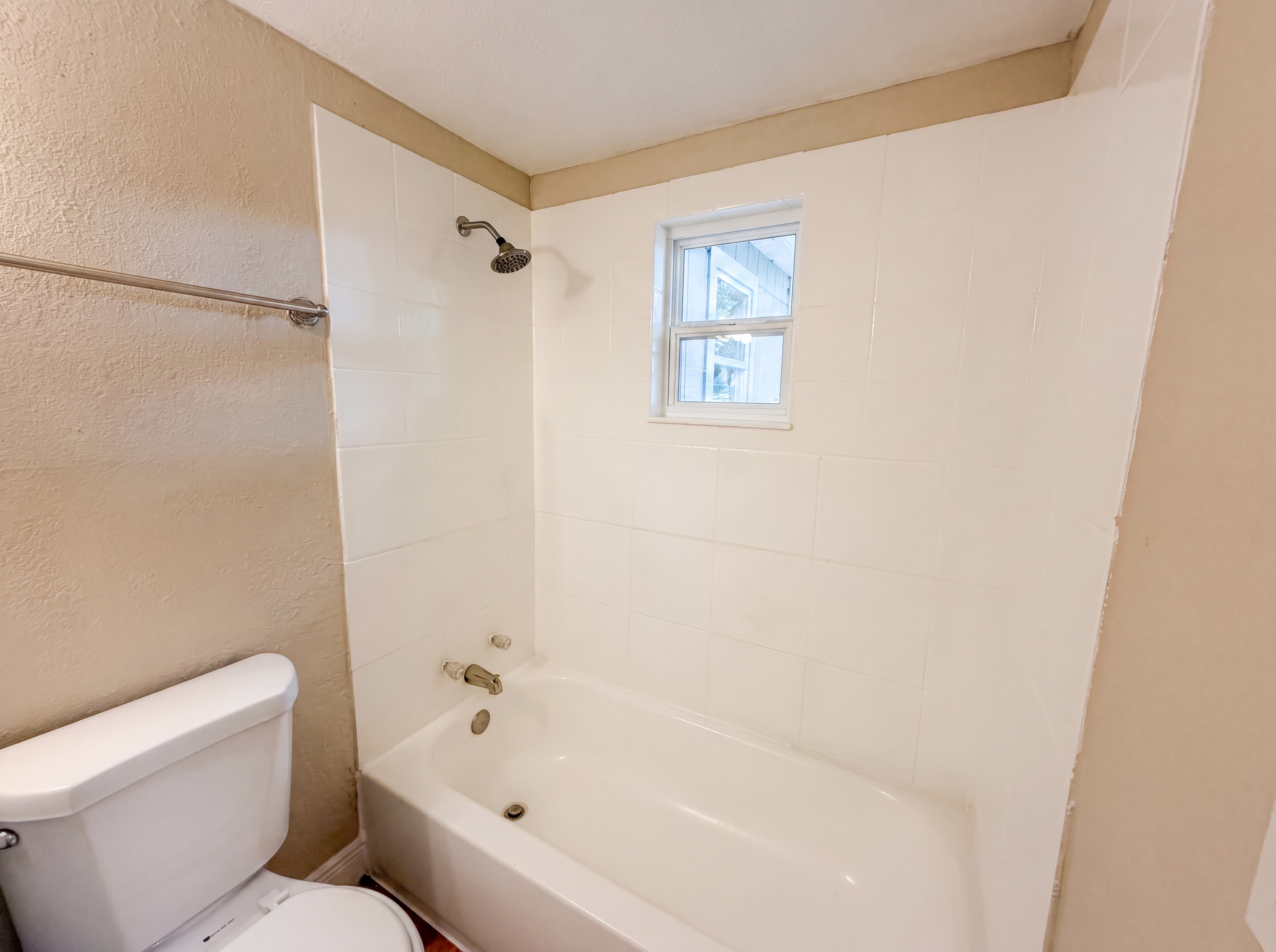 Photo 17 of 23 of 1506 W 16th St, Sanford, FL