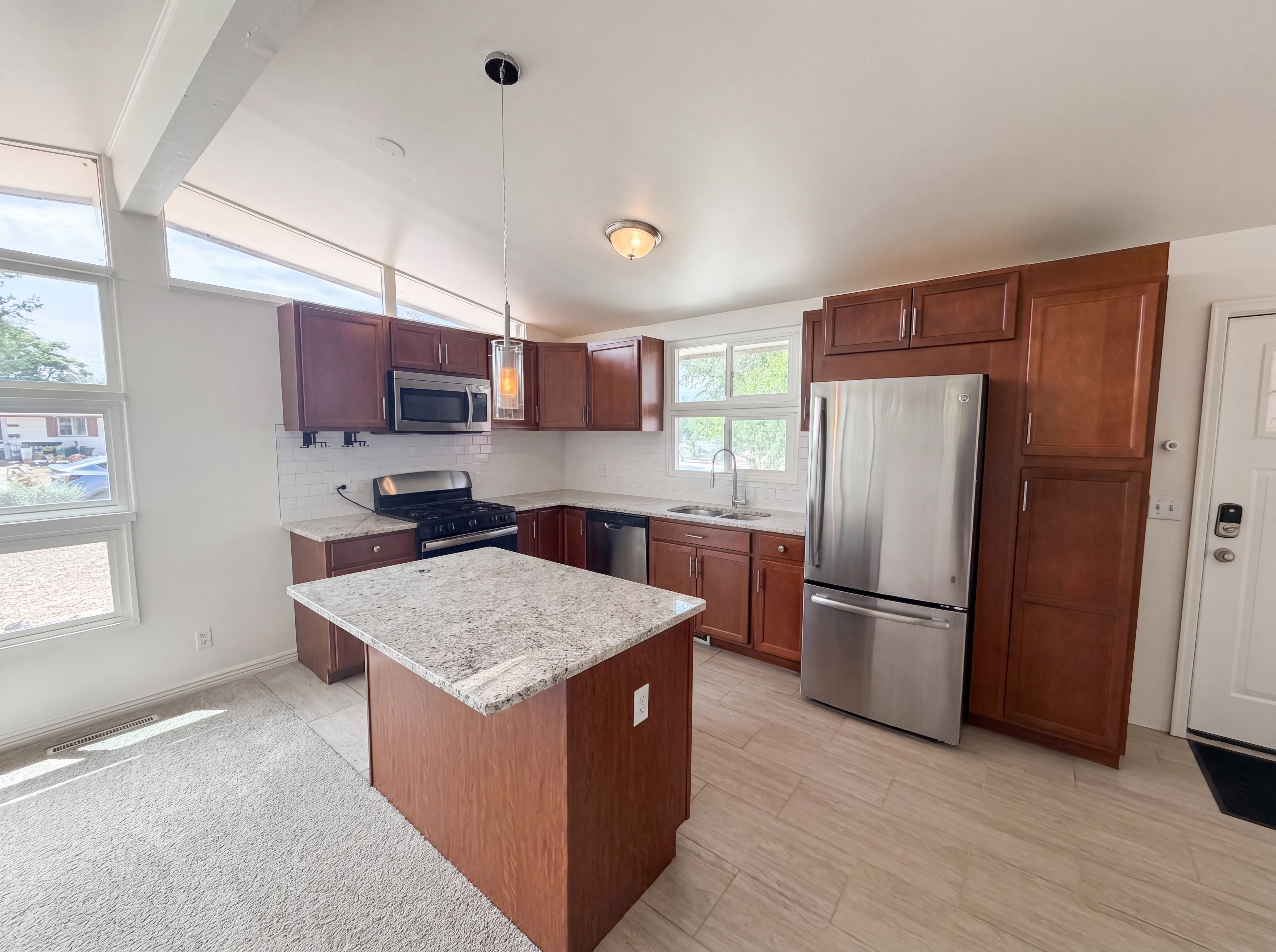 Photo 2 of 18 of 541 Del Norte St, Denver, CO