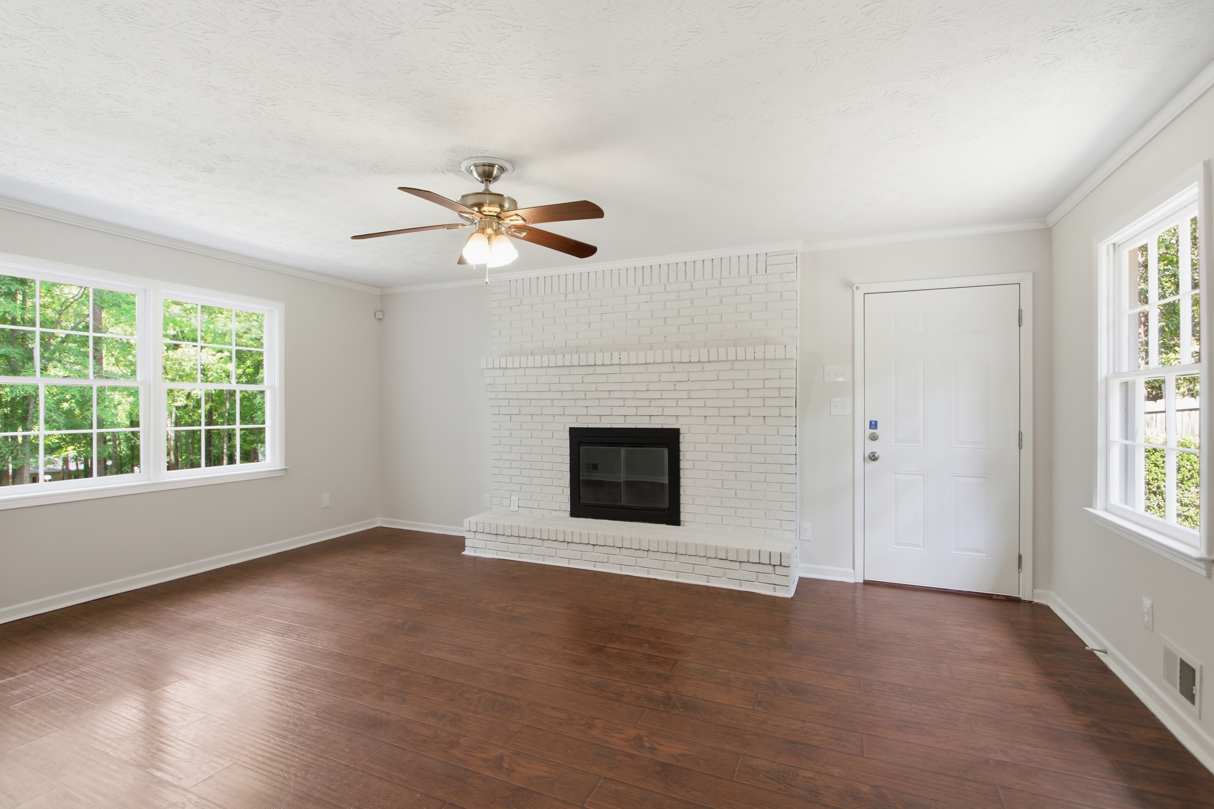 Photo 10 of 40 of 310 Derby Dr, Fayetteville, GA