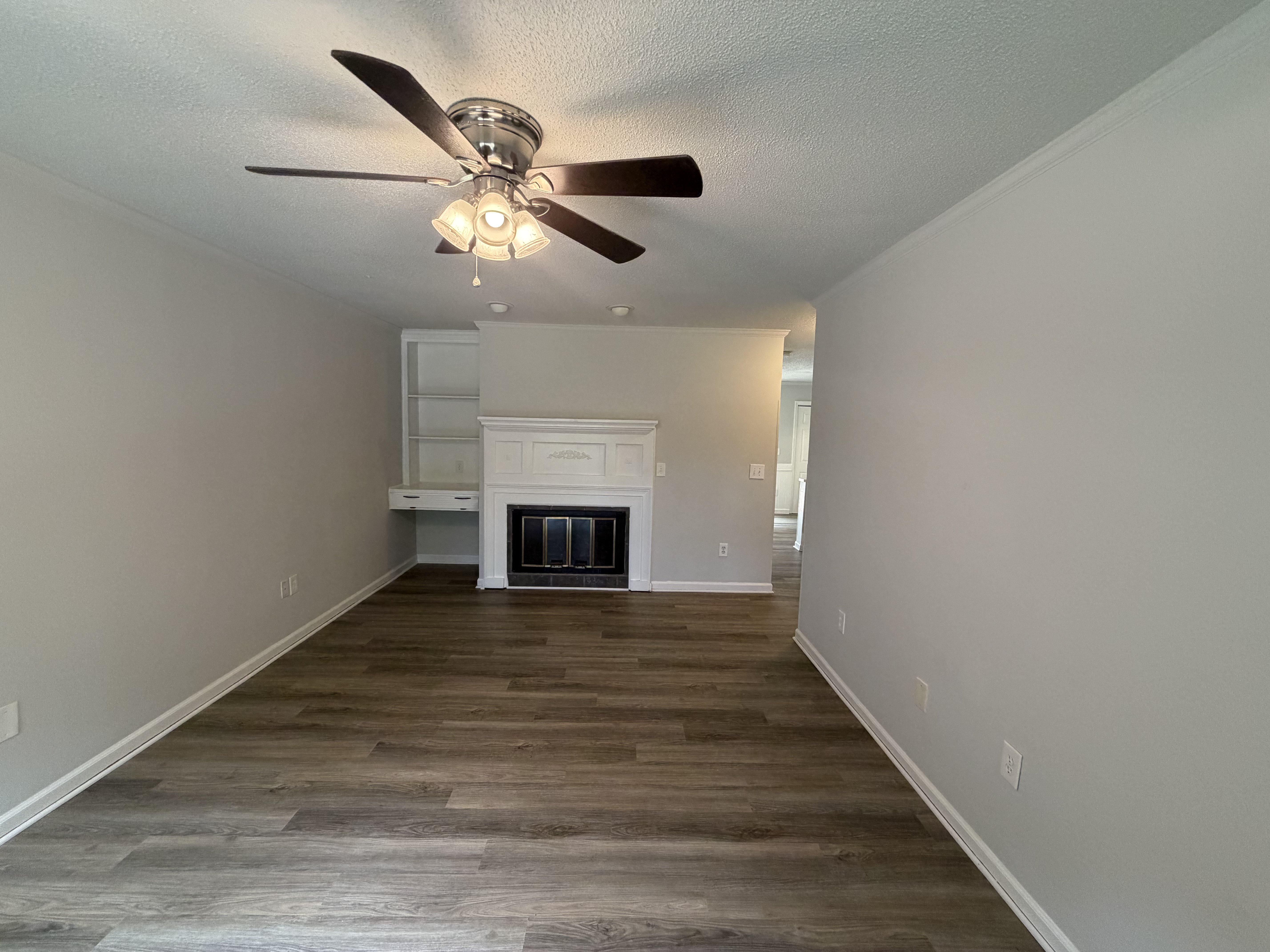Photo 4 of 16 of 4305 Kaplan Dr, Raleigh, NC