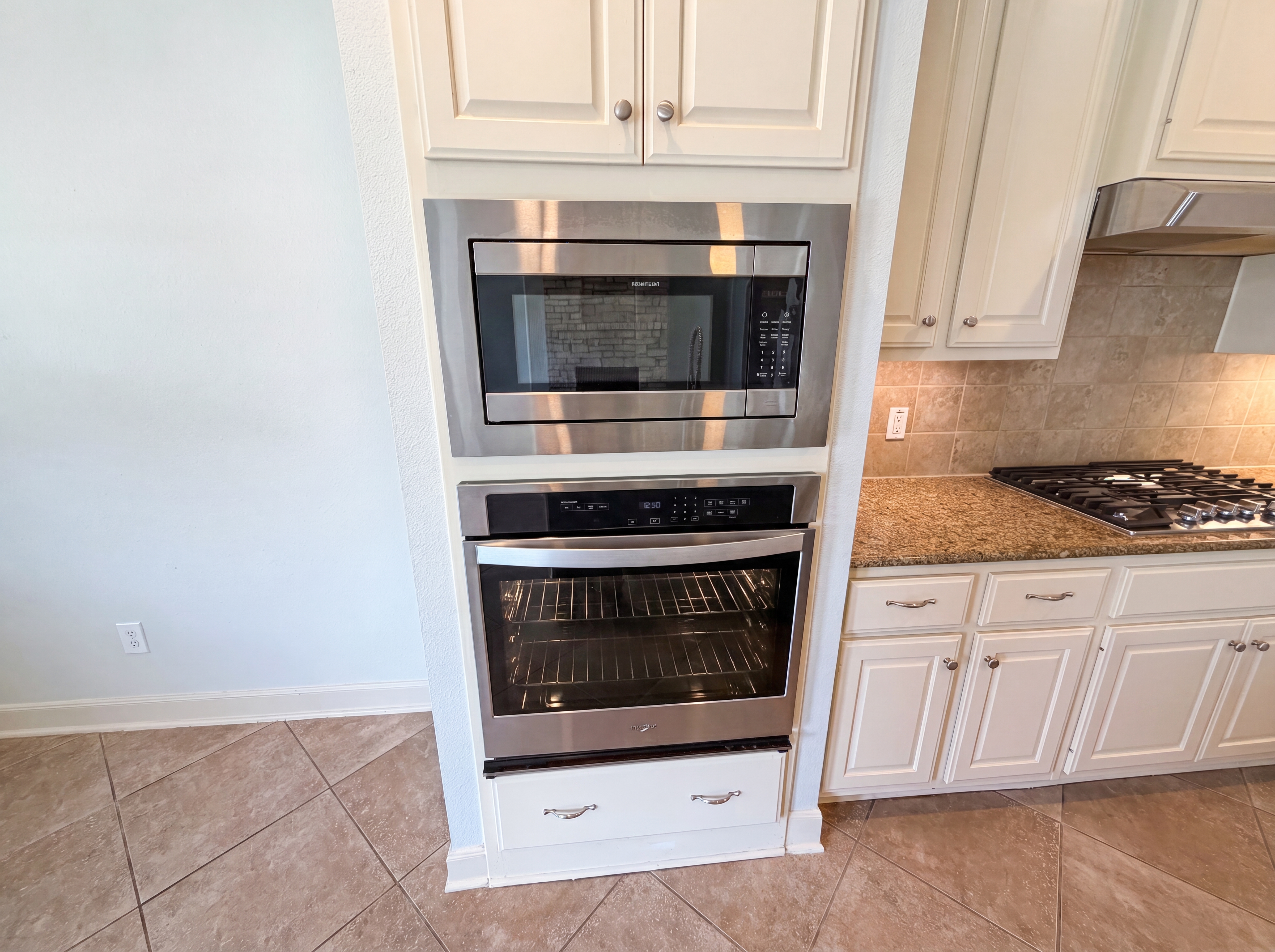 Photo 6 of 36 of 15822 Maple Shores Dr, Houston, TX