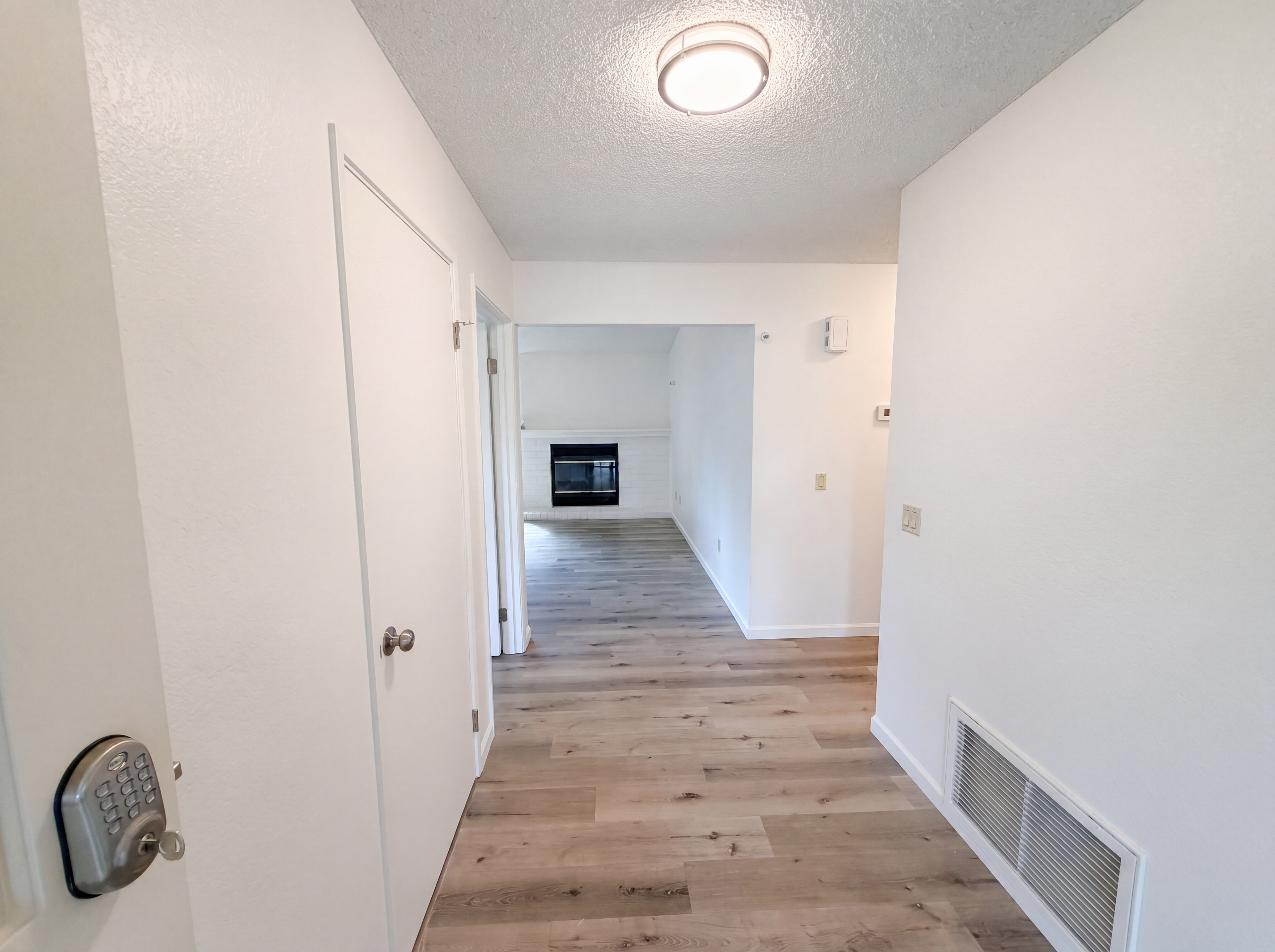 Photo 7 of 27 of 5901 Small Hill Ct, Citrus Heights, CA