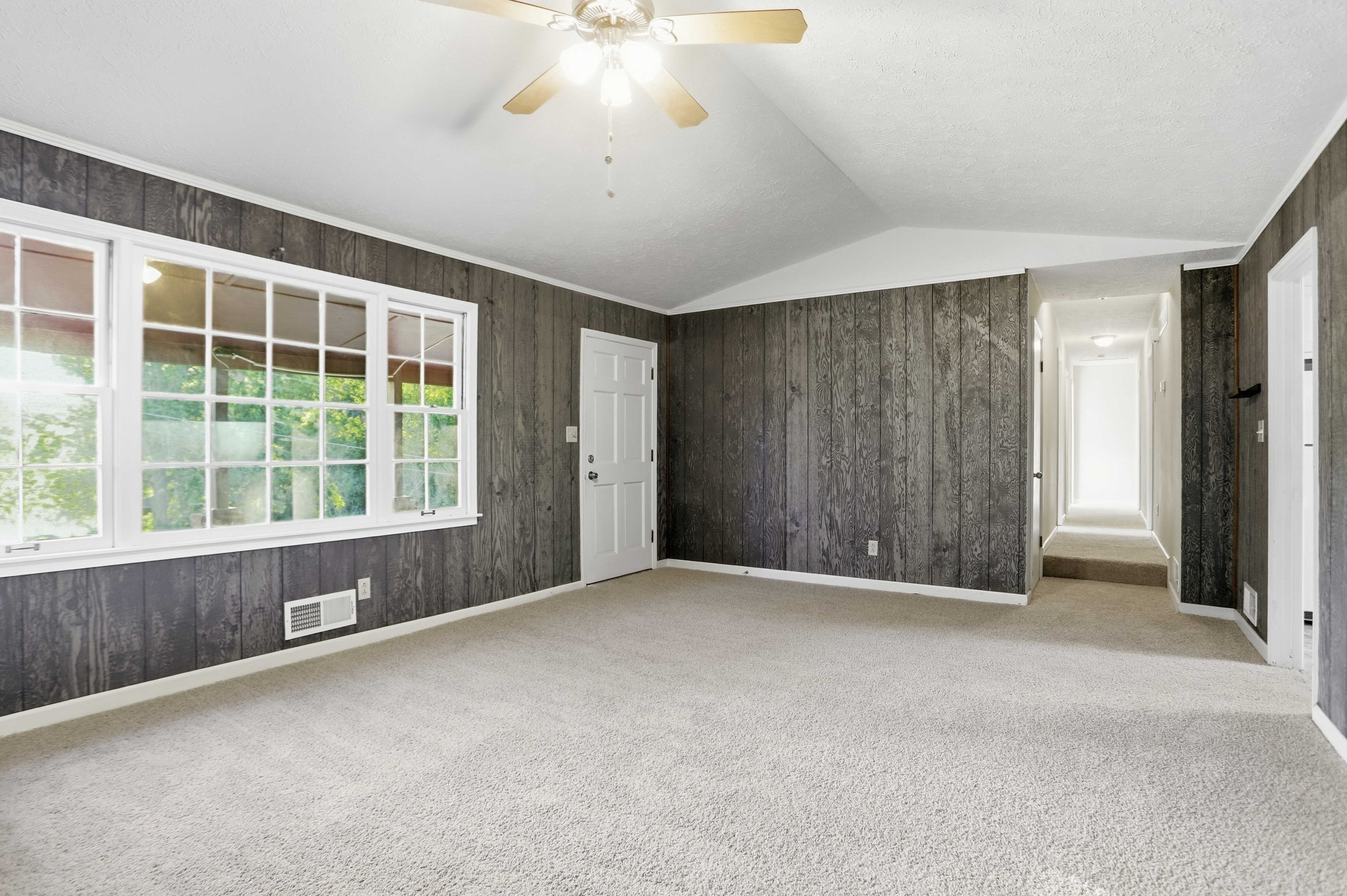 Photo 6 of 34 of 6742 Kellogg Dr, Acworth, GA