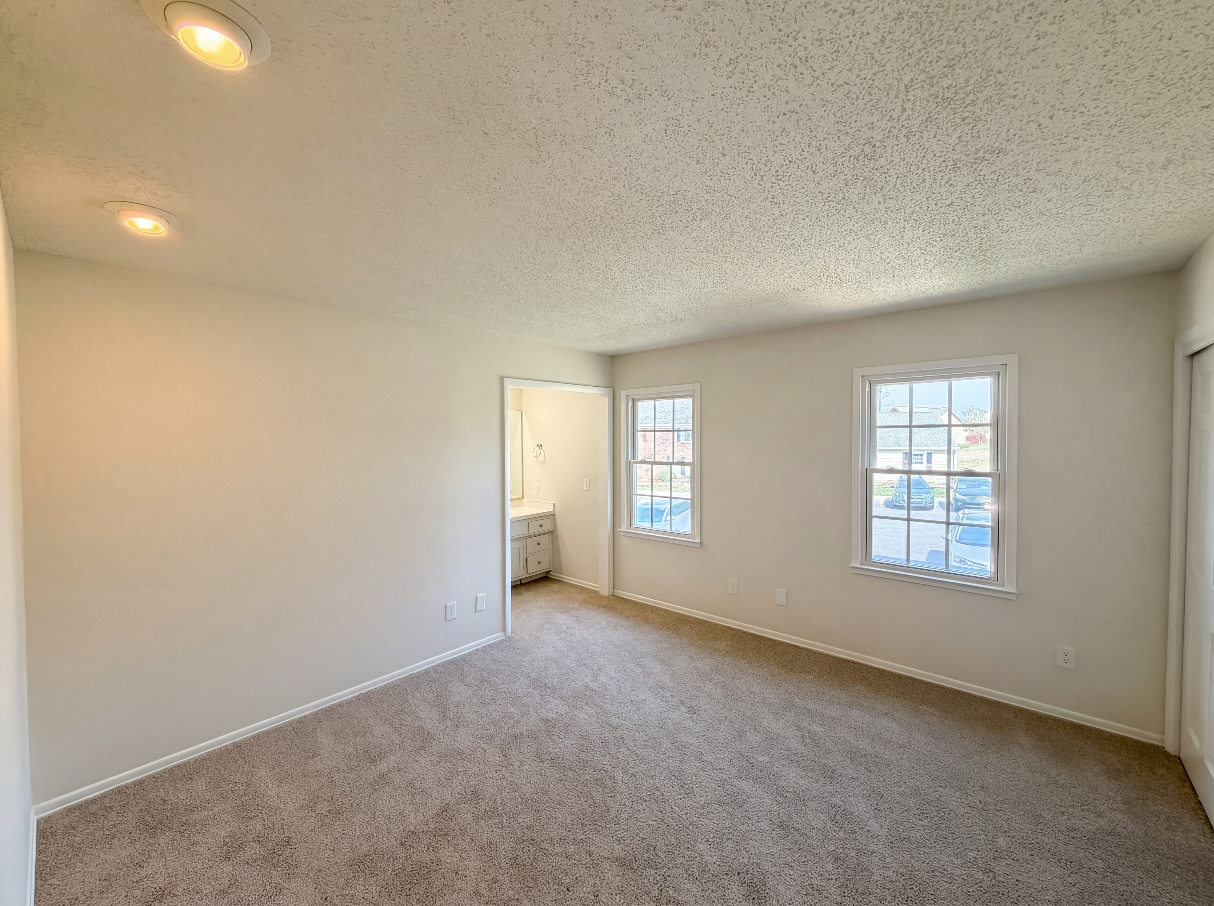 Photo 4 of 23 of 4050 Huntingreen Ln, Winston Salem, NC