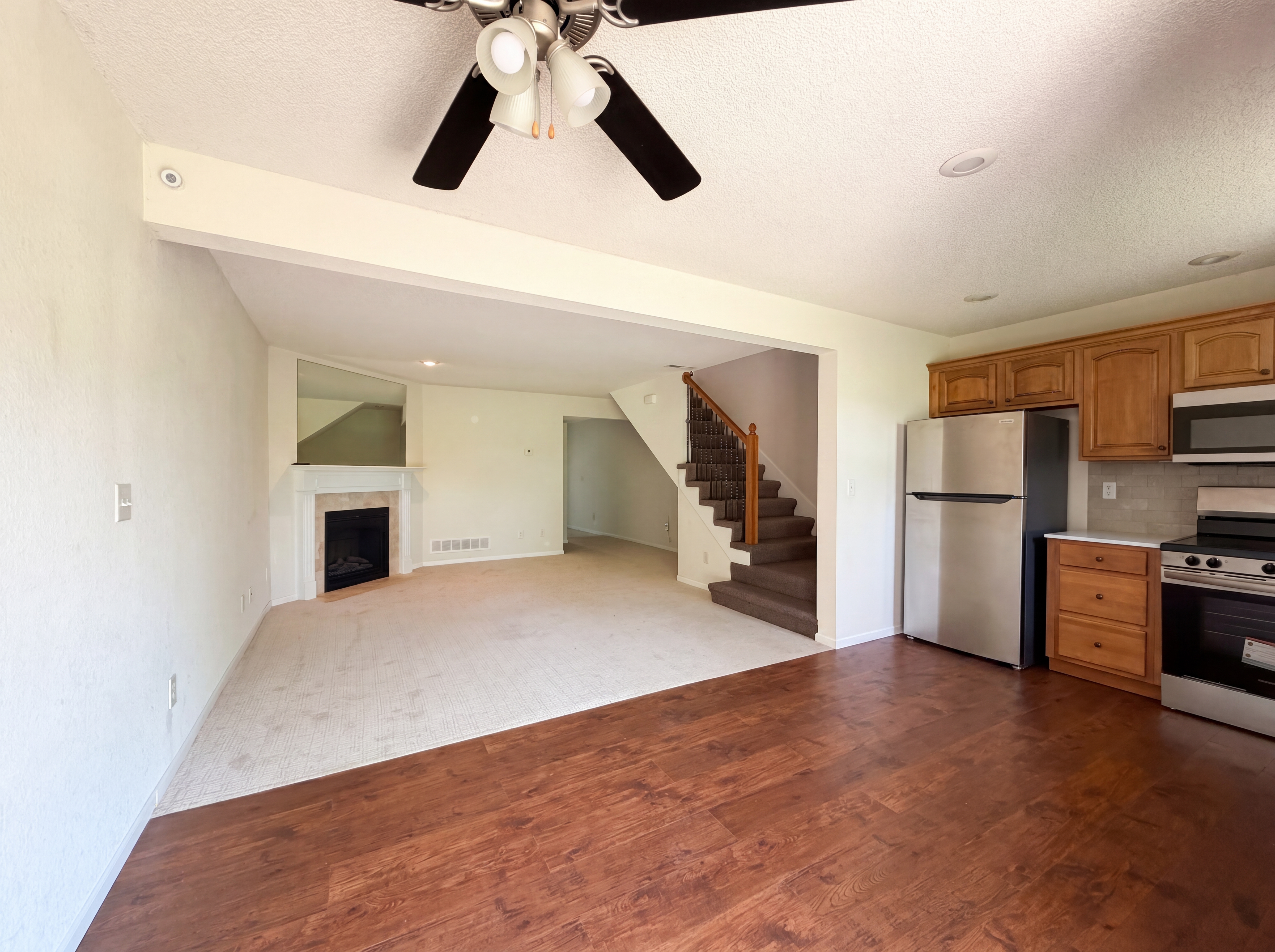 Photo 3 of 18 of 10559 E 46th Ter, Kansas City, MO