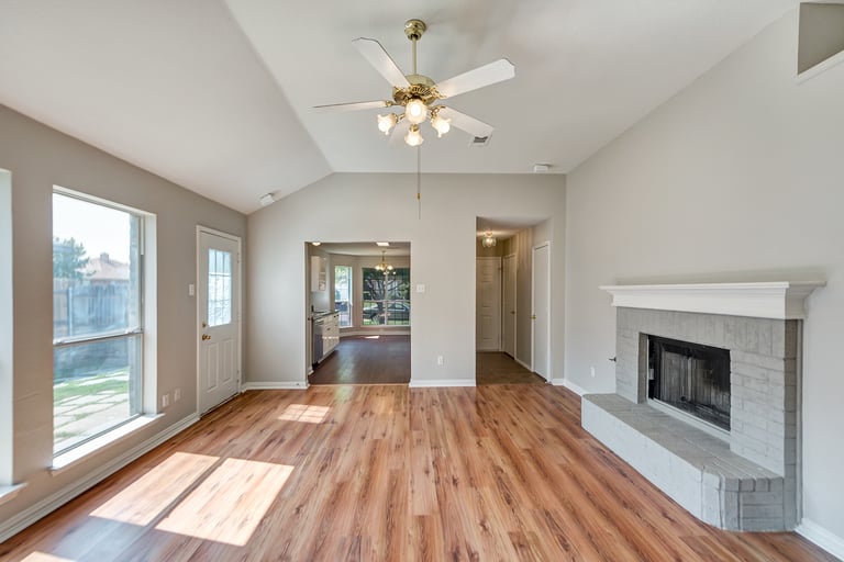 Photo 8 of 22 - 3212 Dove Valley Ln, Mansfield, TX 76063