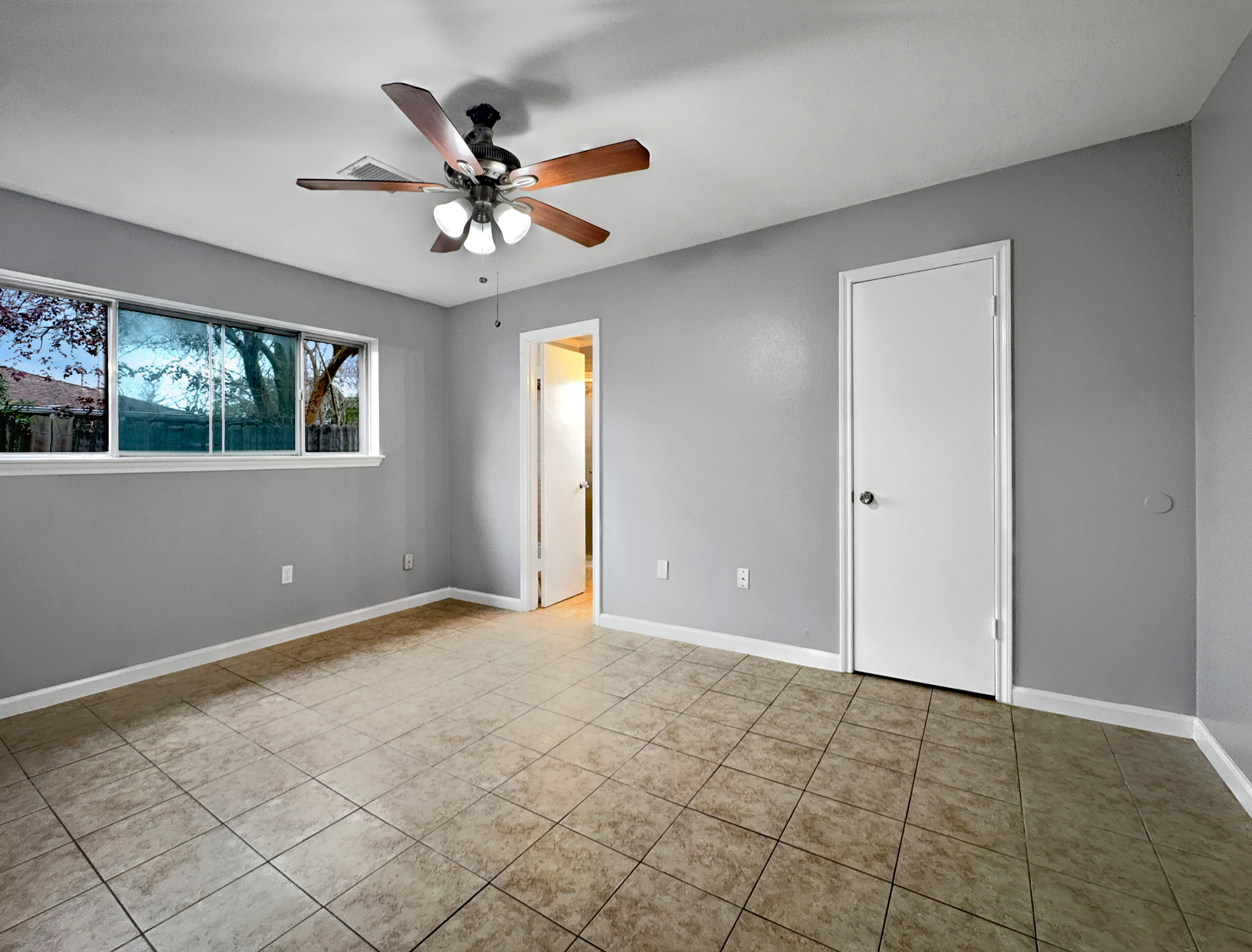 Photo 14 of 16 of 2103 Williamsburg Ct N, League City, TX