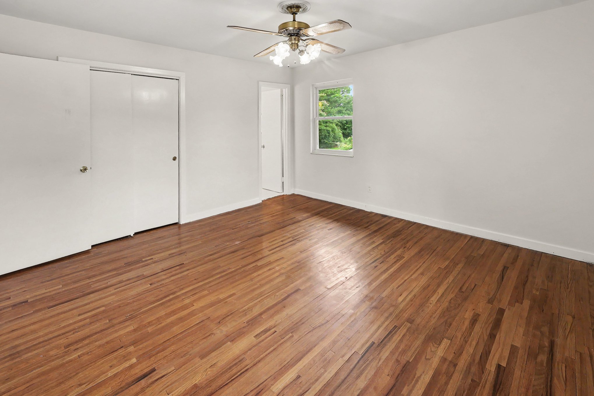 Photo 11 of 17 of 6536 Cherokee Dr, Fairfield, AL