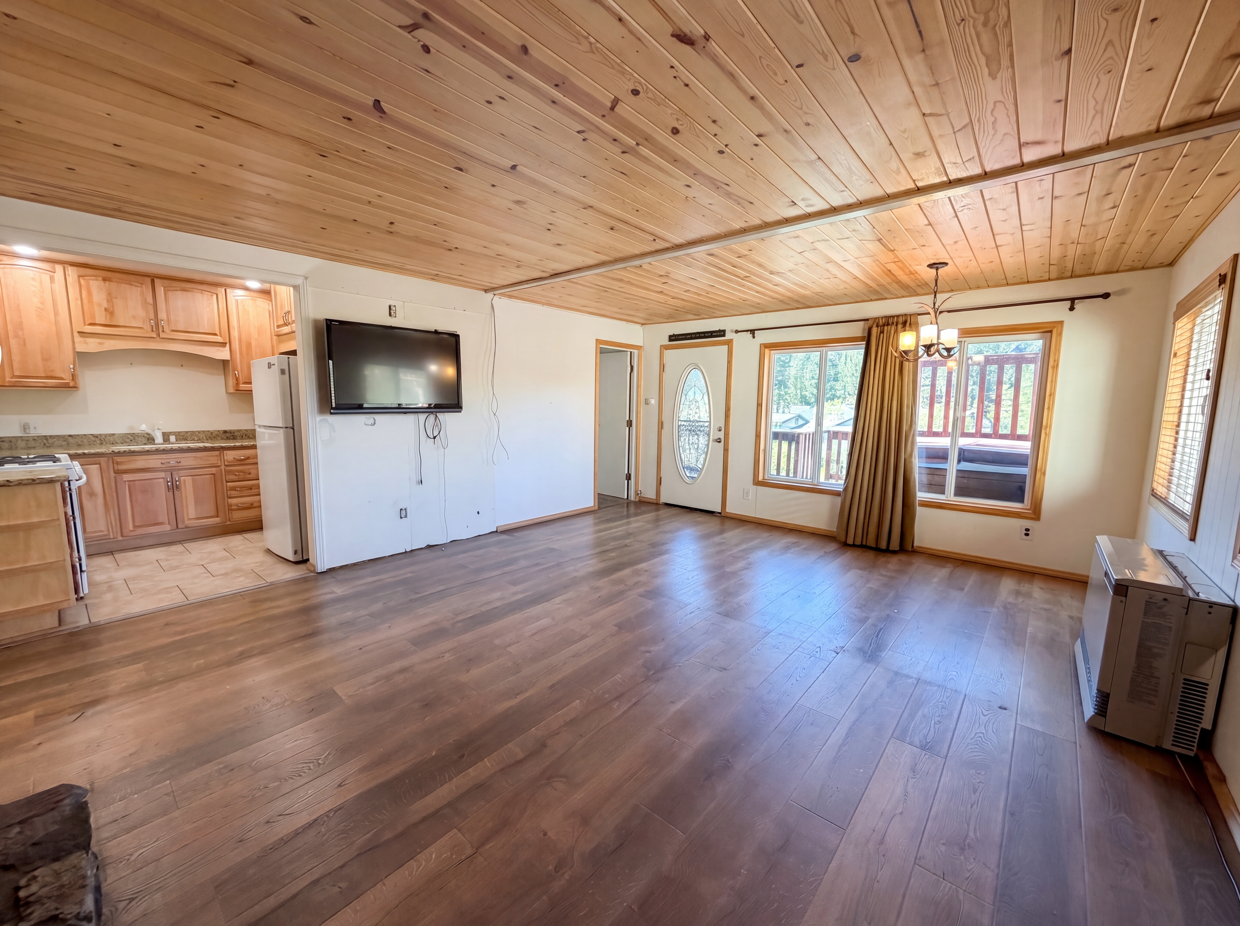 Photo 7 of 23 of 718 Blue Jay Rd, Big Bear Lake, CA