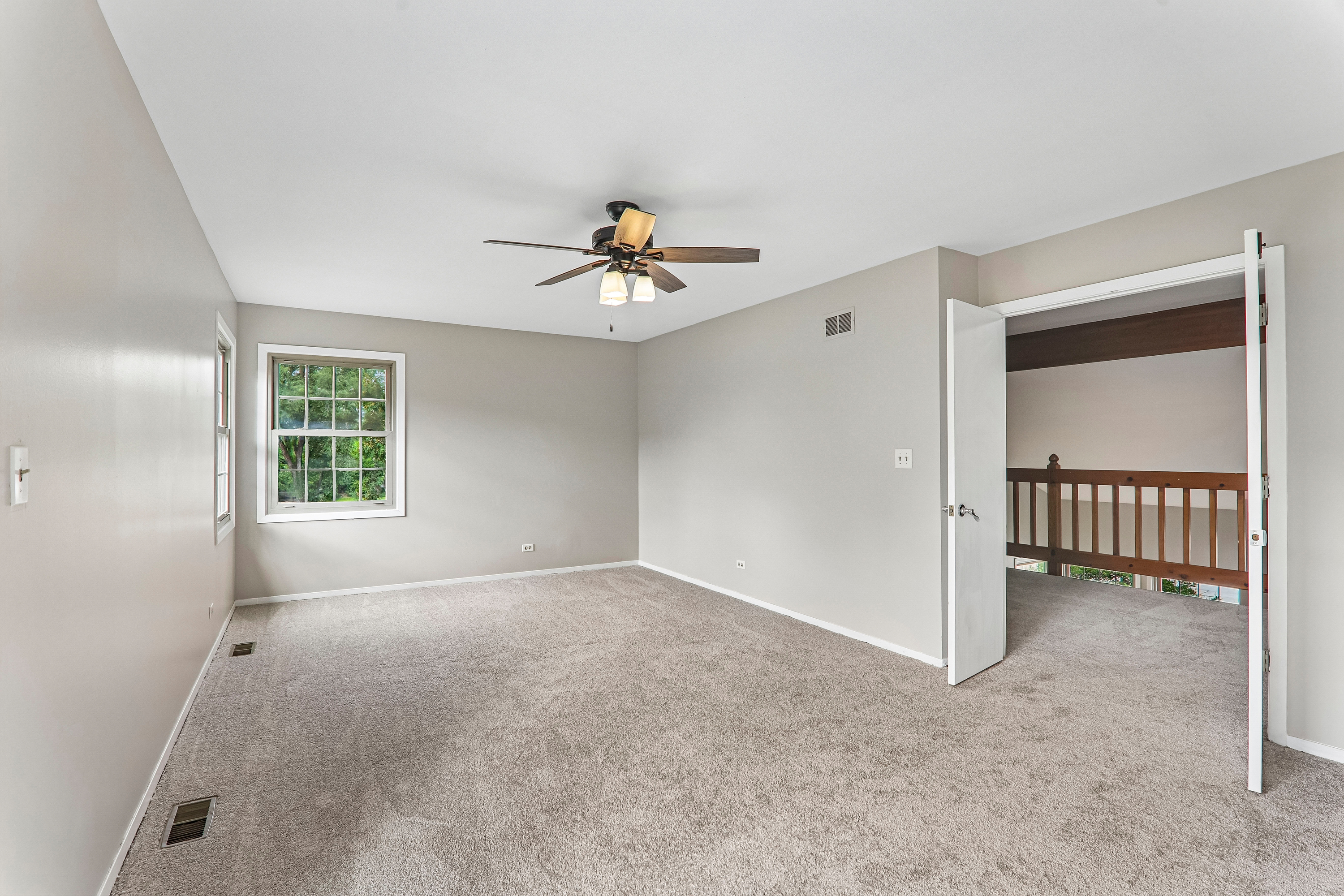 Photo 4 of 41 of 4399 Bluebird Ct, Gurnee, IL