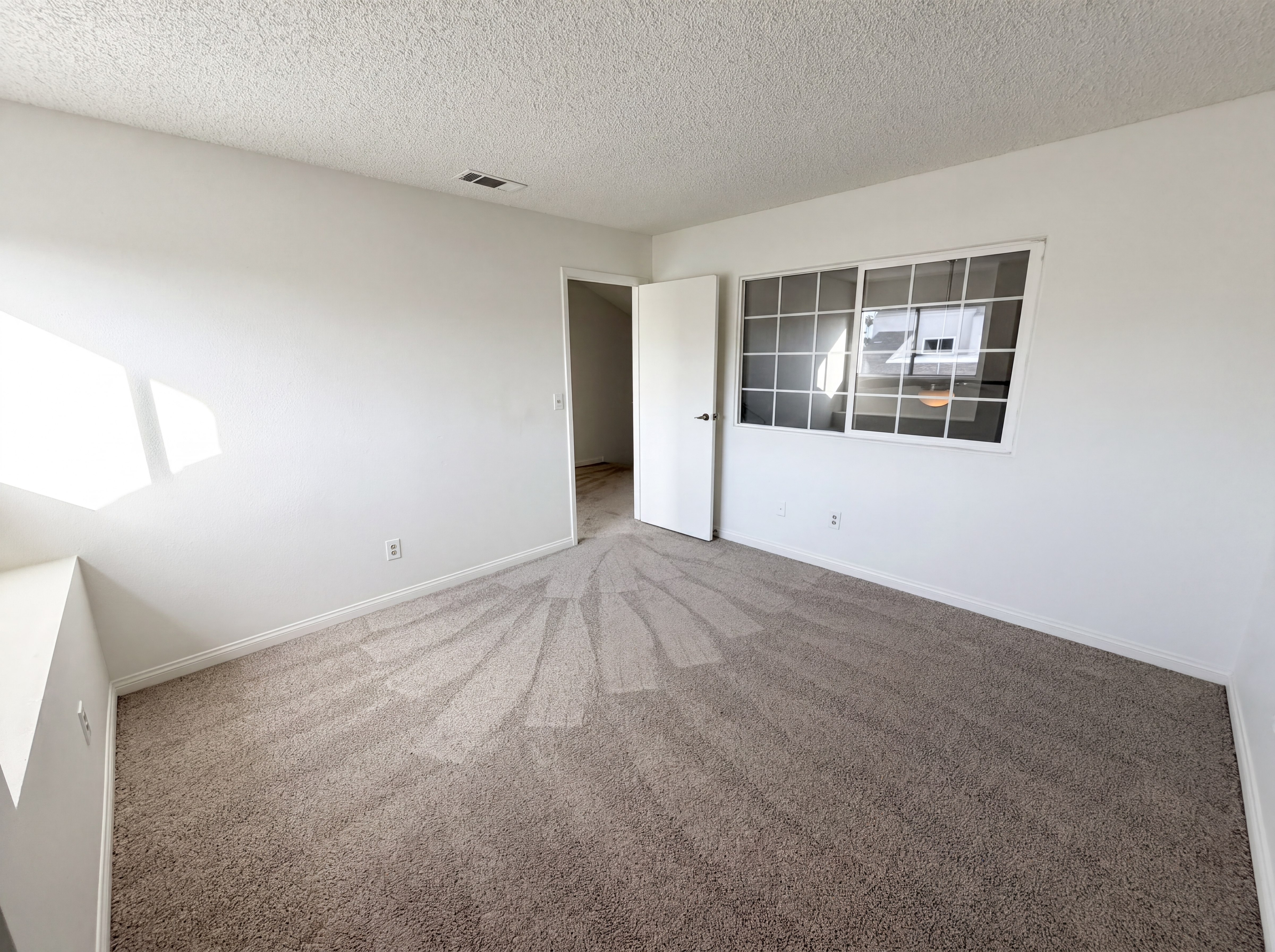 Photo 16 of 28 of 5631 Vineyard Ln, Las Vegas, NV