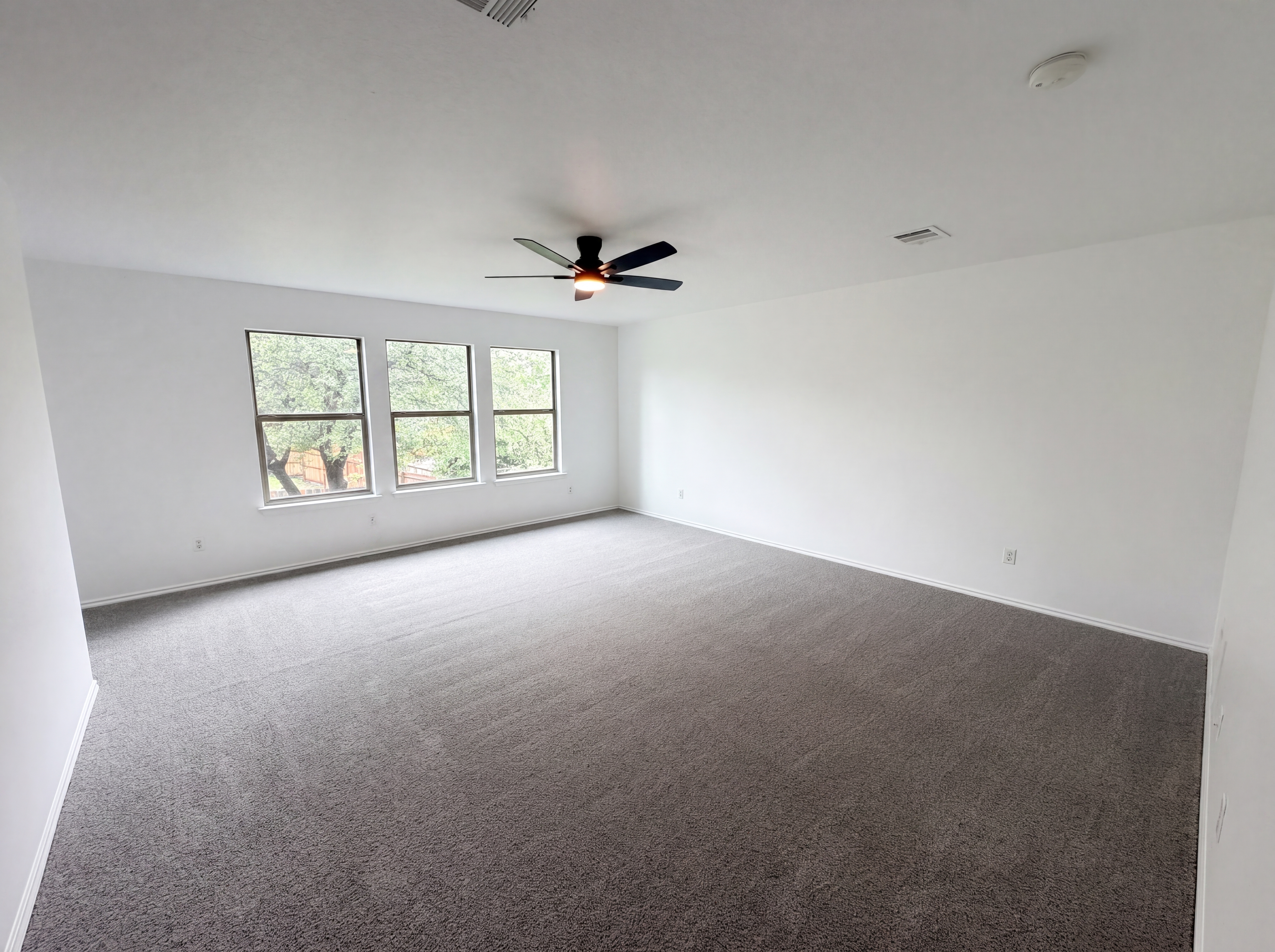 Photo 13 of 20 of 5406 S Hearsey Dr, Austin, TX