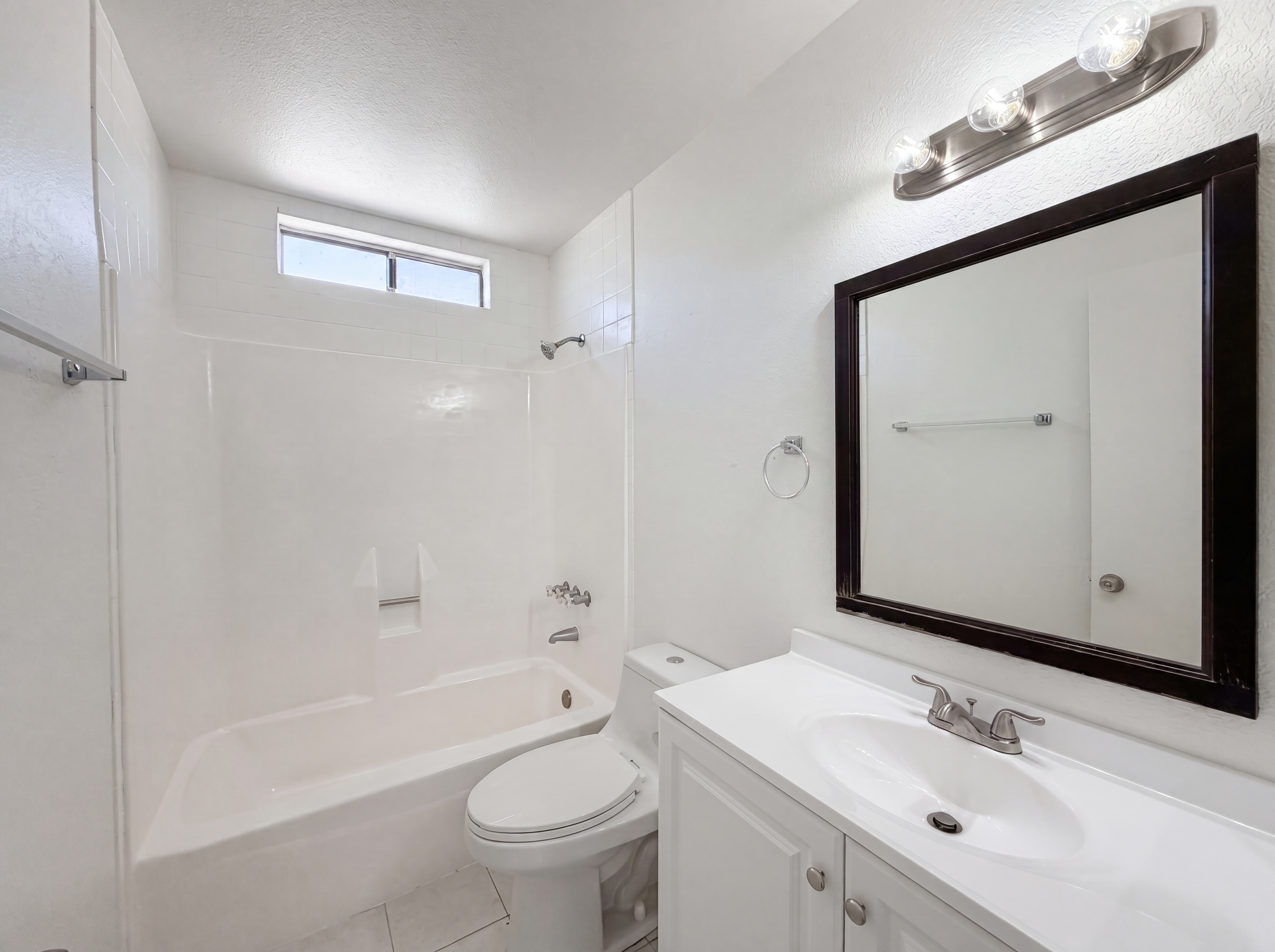 Photo 19 of 26 of 4260 E Vineyard Rd, Phoenix, AZ