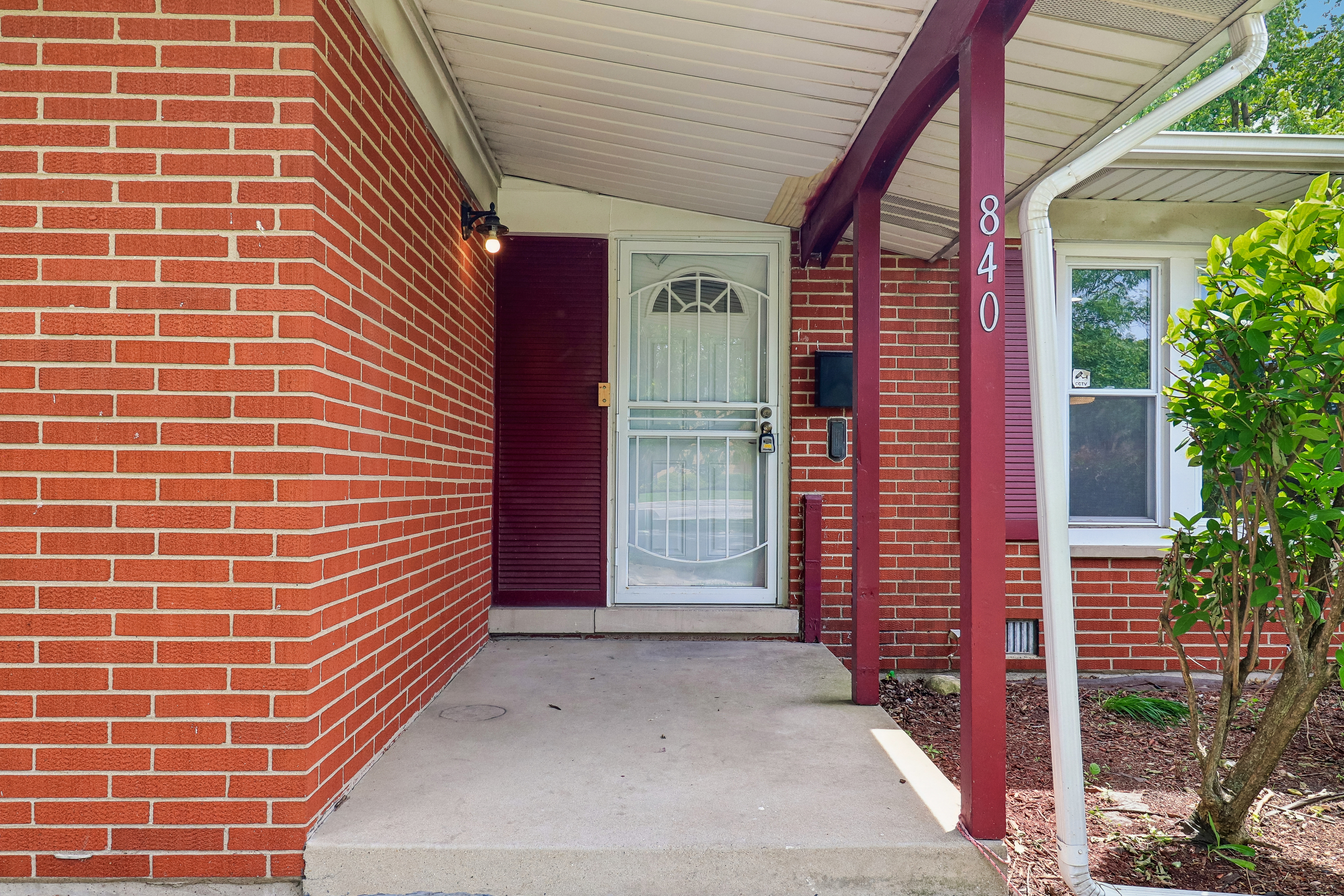 Photo 12 of 37 of 840 W Arquilla Dr, Glenwood, IL
