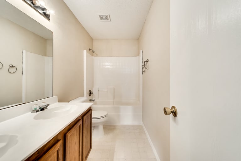 Photo 31 of 37 - 1436 Daisy Dr, Lancaster, TX 75134