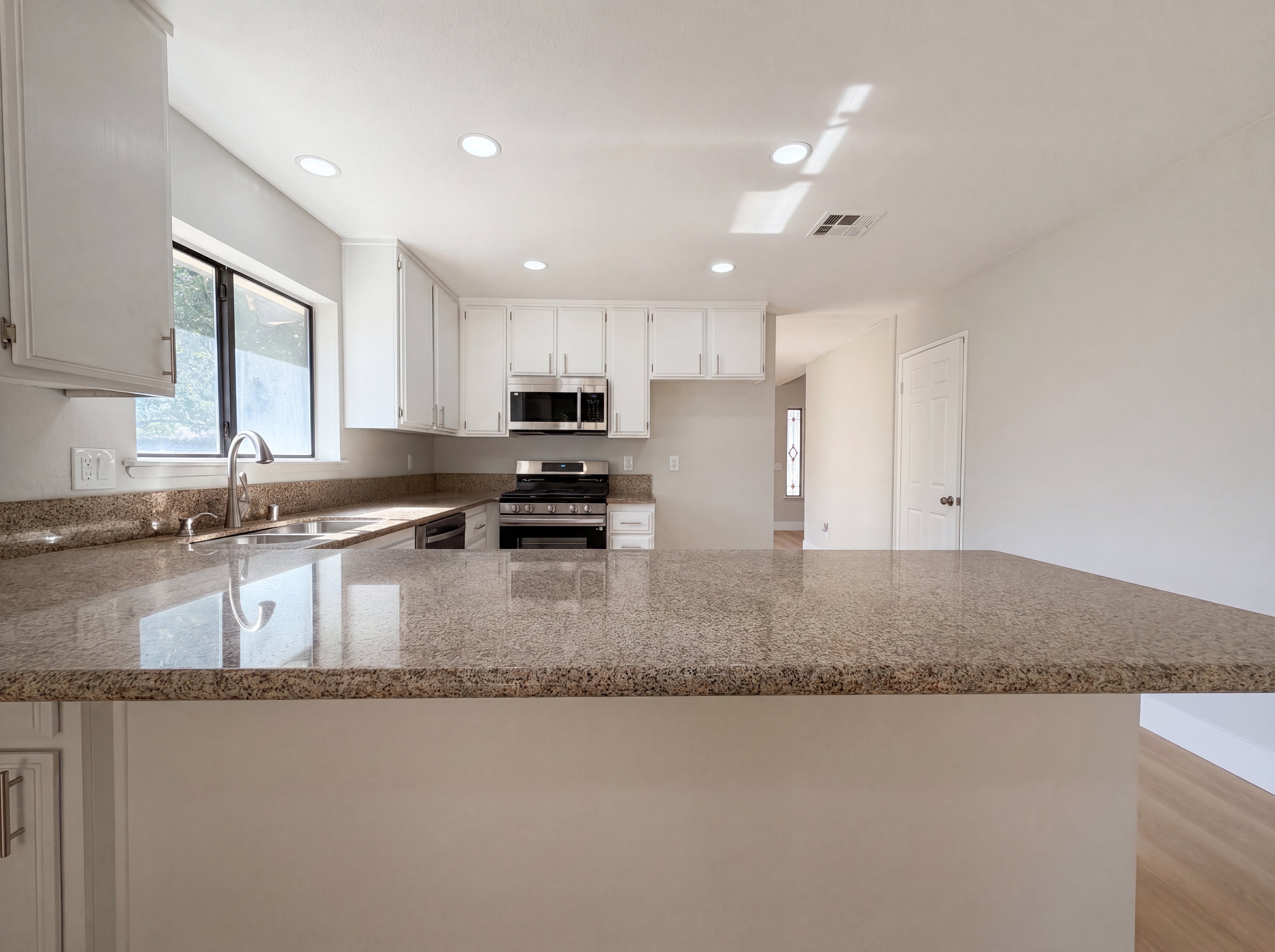 Photo 10 of 25 of 42355 Willeta Ave, Lancaster, CA