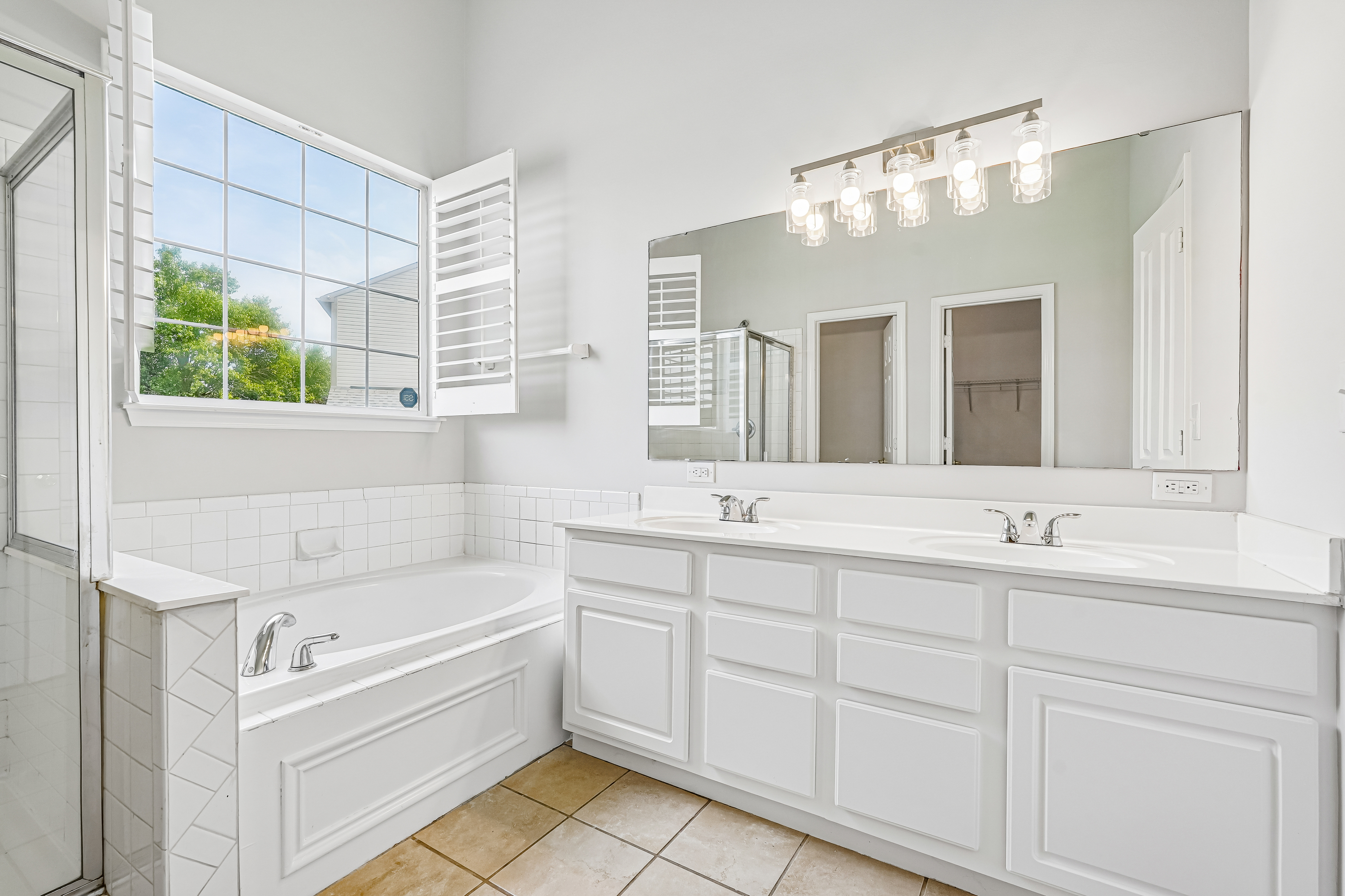 Photo 6 of 48 of 2082 Lawrin Ct, Indianapolis, IN
