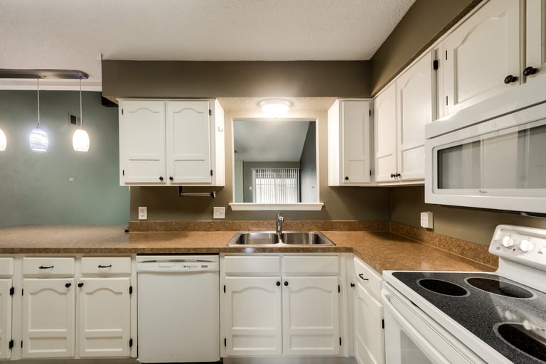Photo 7 of 33 - 2925 Beachtree Ln, Bedford, TX 76021