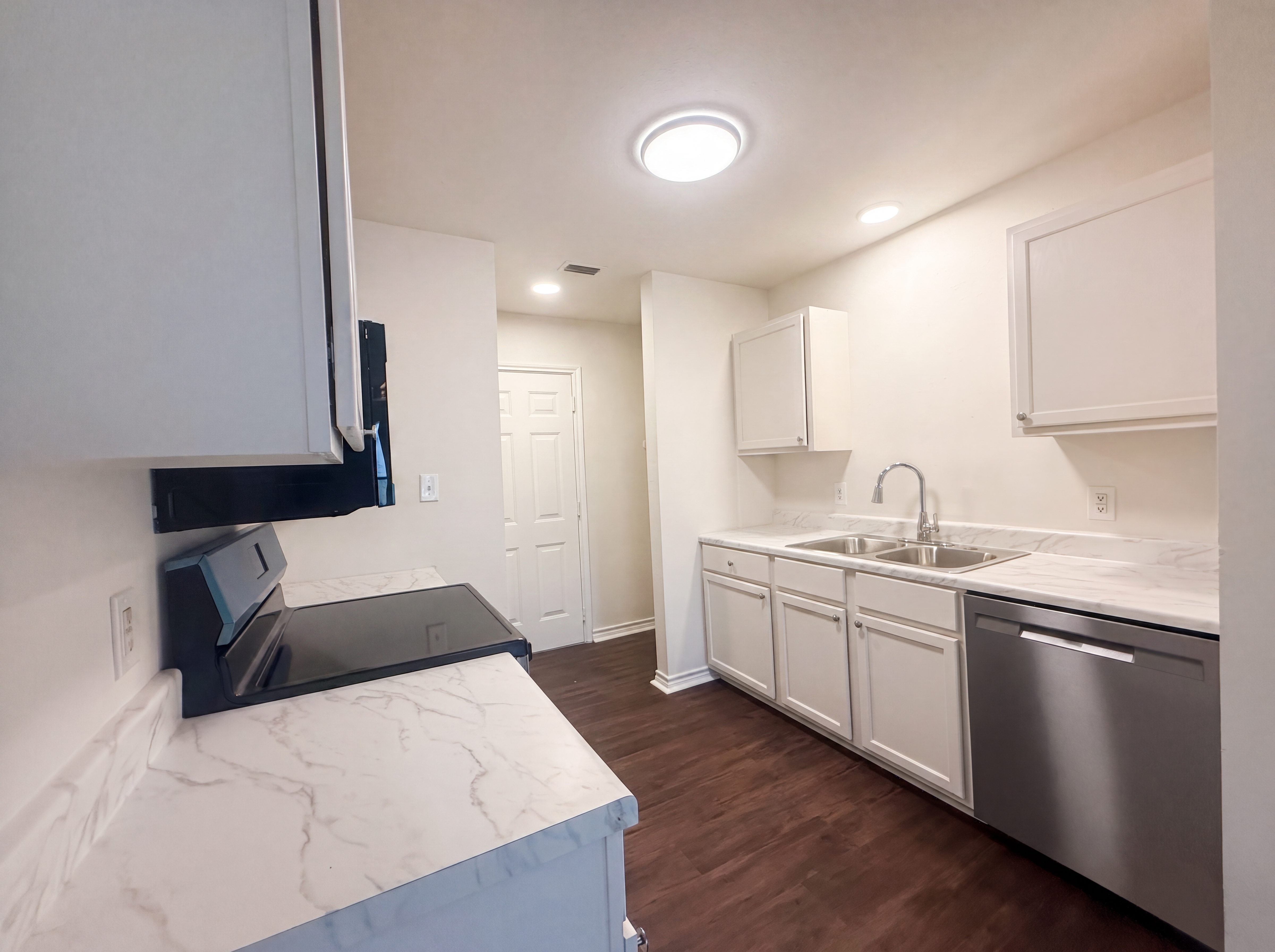 Photo 8 of 15 of 721 Roosevelt Dr, Seguin, TX