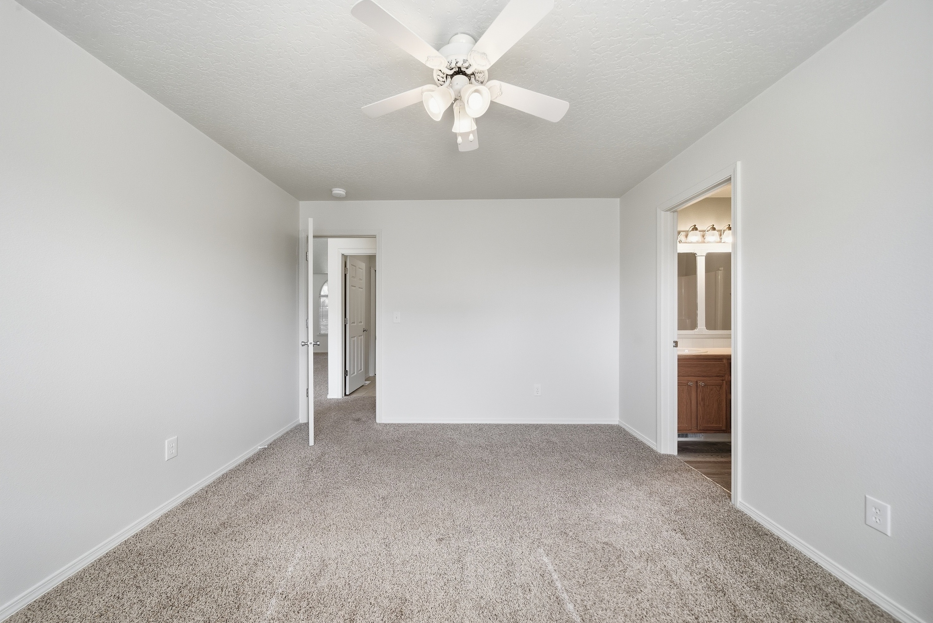 Photo 10 of 26 of 2419 E Maryland Ave, Nampa, ID