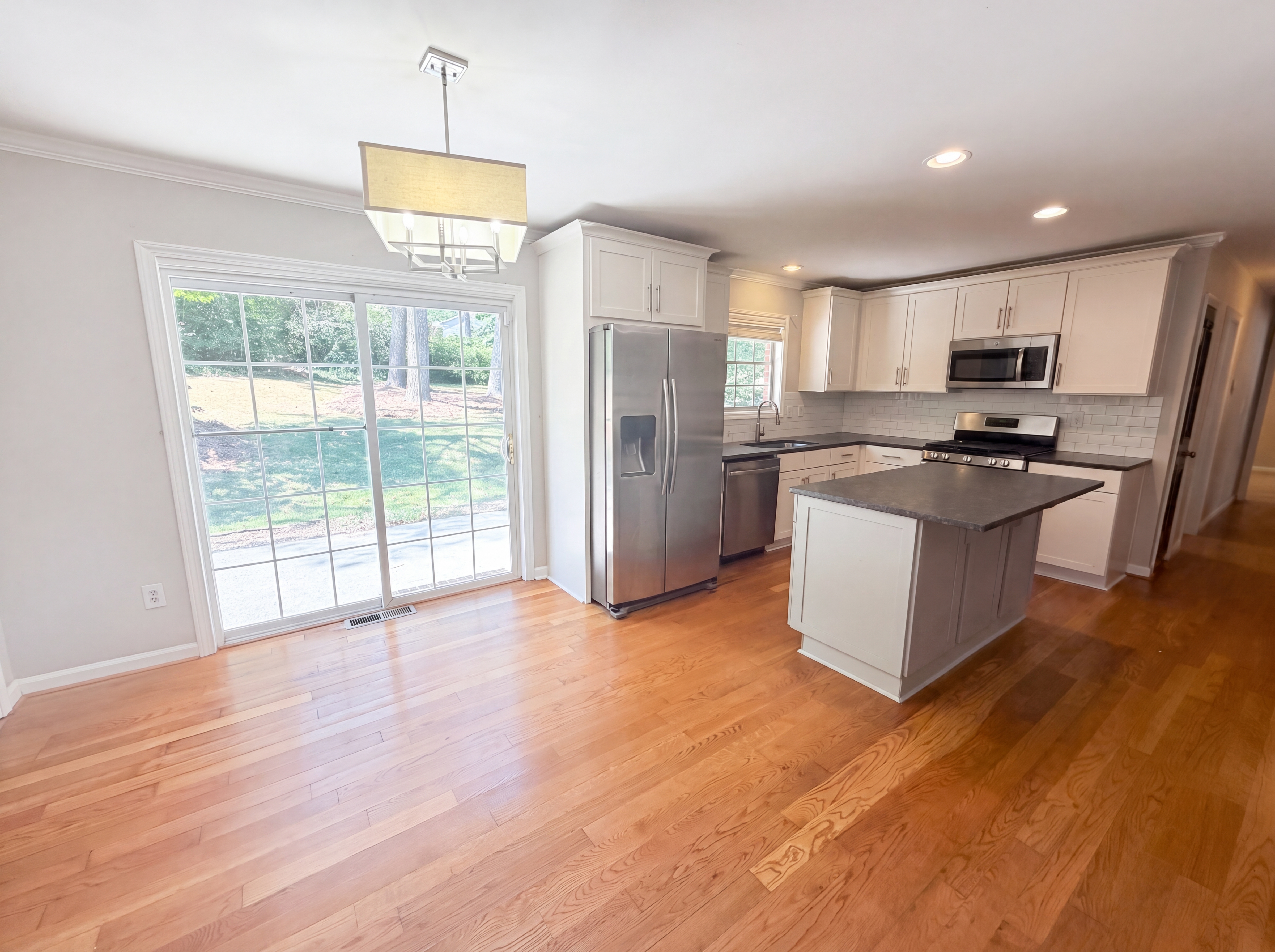 Photo 2 of 24 of 4134 Fawn Ln SE, Smyrna, GA
