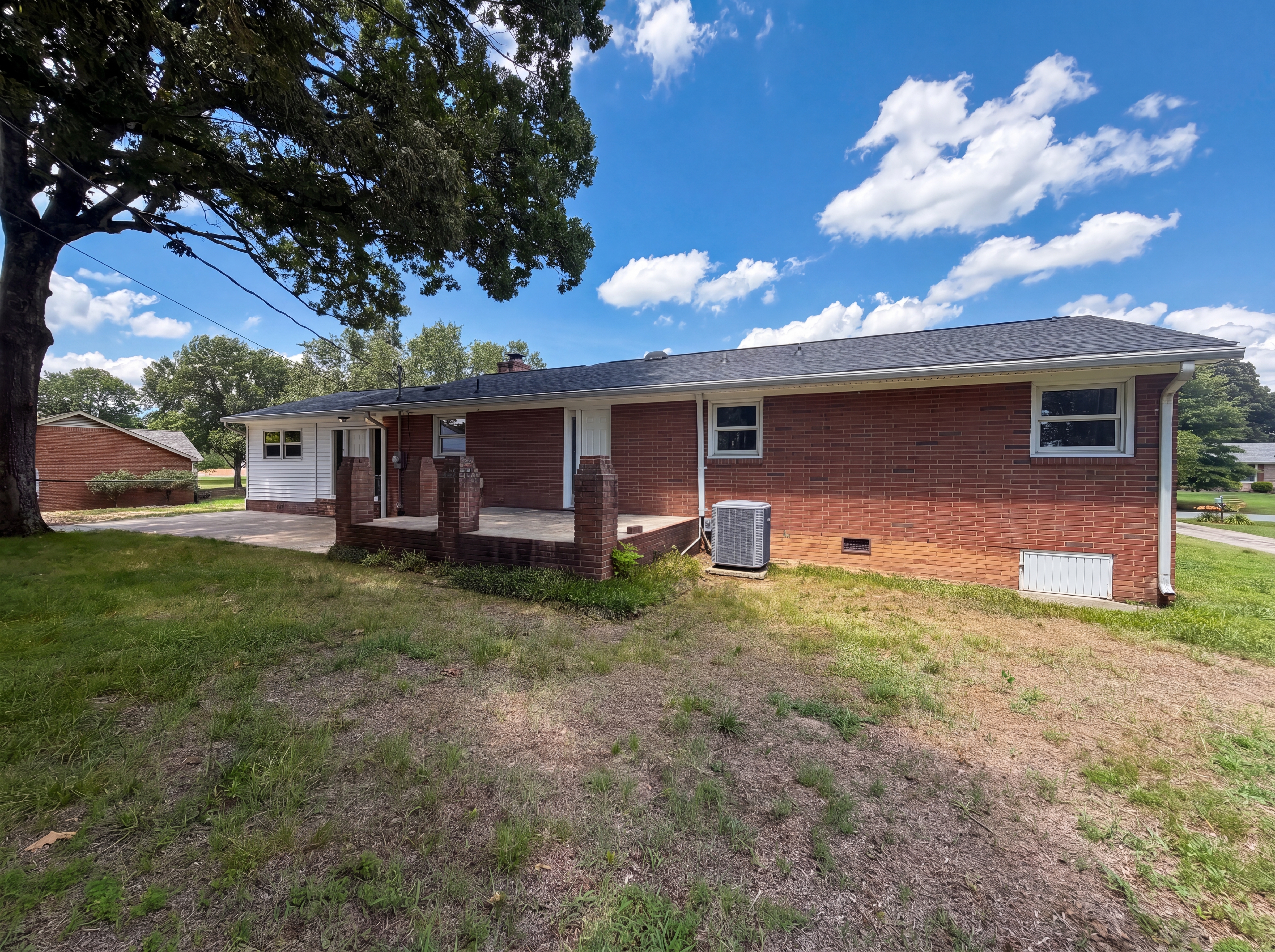 Photo 5 of 17 of 1911 Amberhill Ln, Charlotte, NC