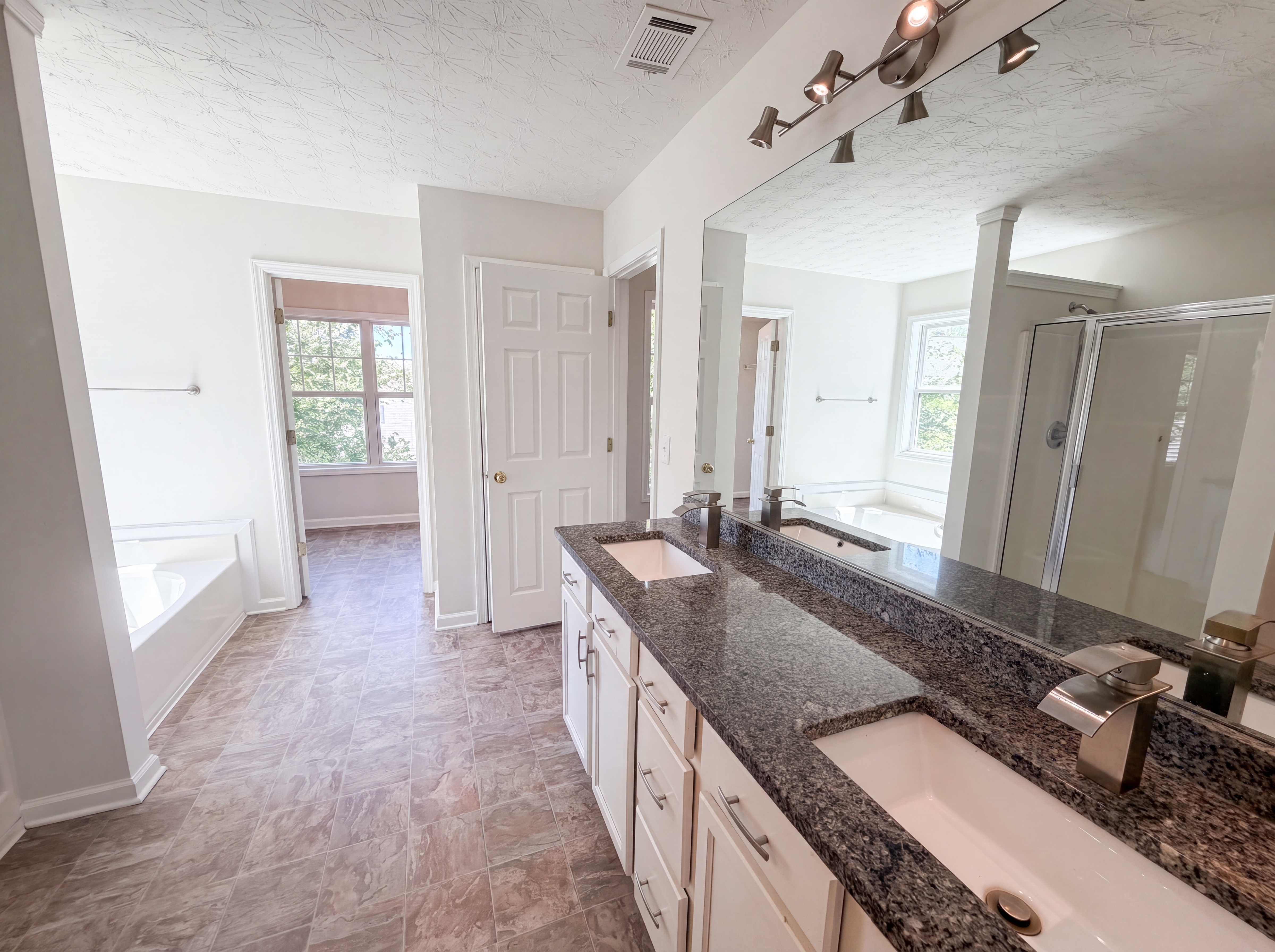 Photo 13 of 22 of 603 Marsh Lake Rd, Lawrenceville, GA