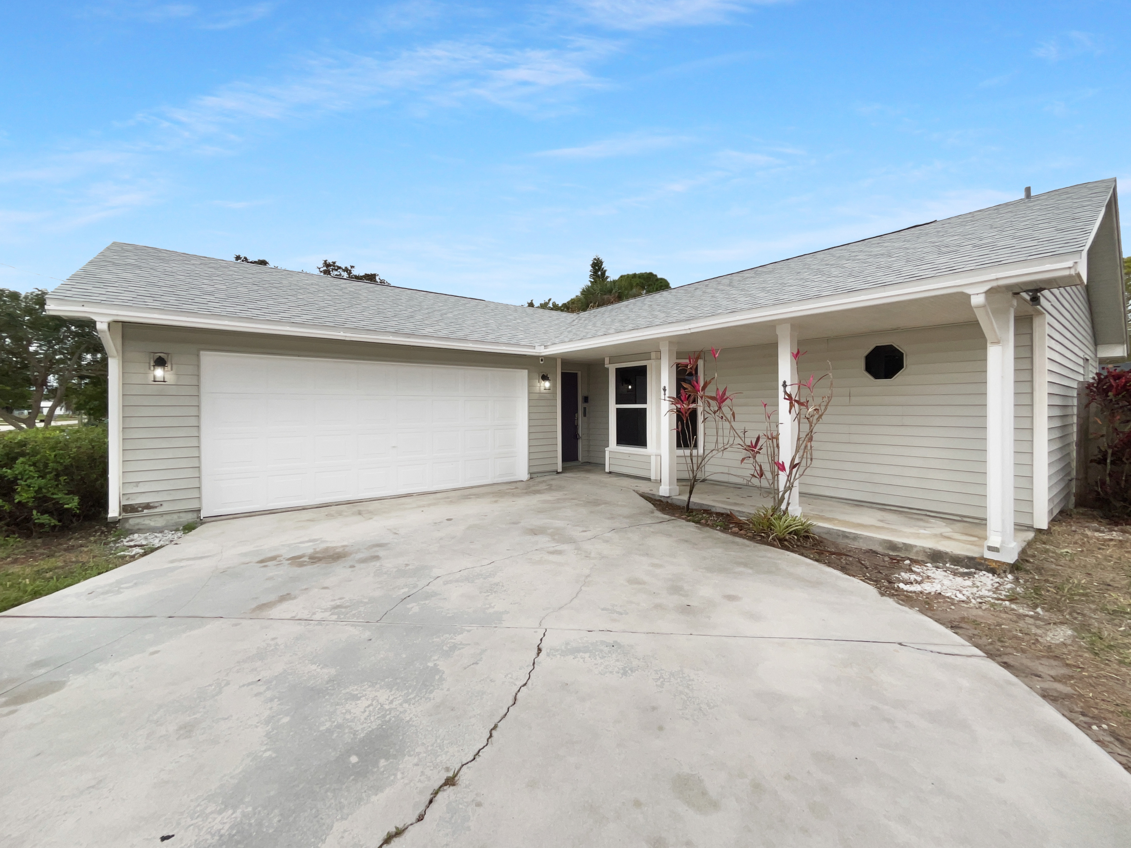 Photo 8 of 28 of 5409 Hickory Dr, Fort Pierce, FL