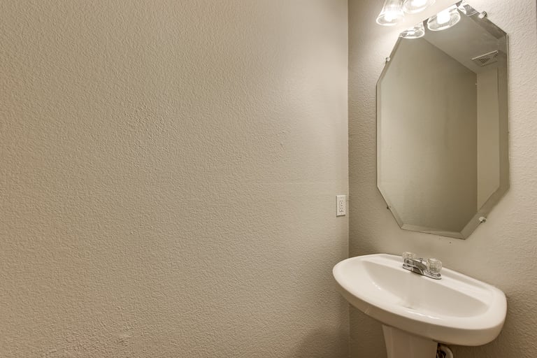 Photo 17 of 34 - 3020 Walnut Ridge Ln, Mesquite, TX 75181