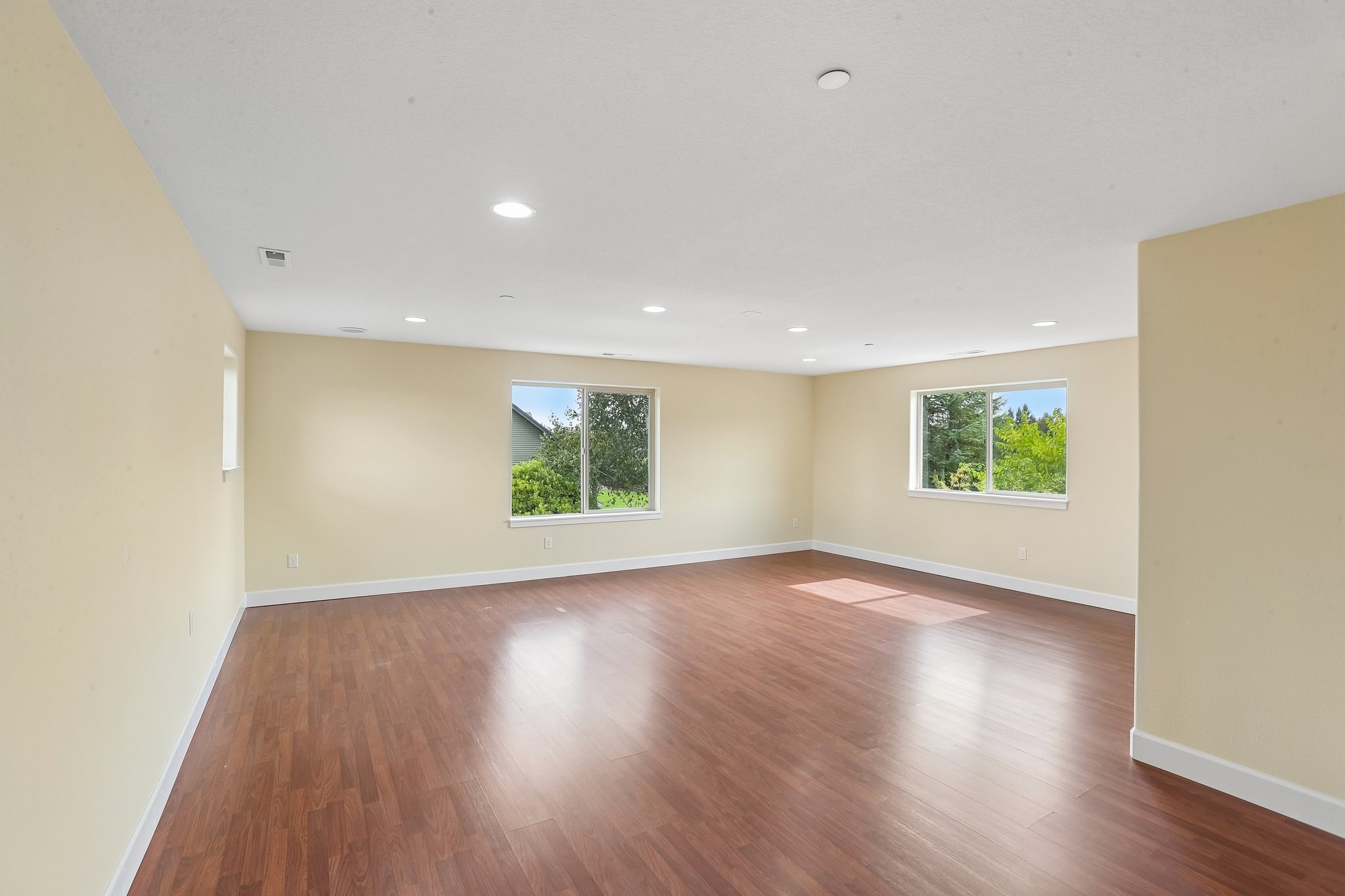 Photo 4 of 32 of 2250 SW Homer Ross Loop, McMinnville, OR
