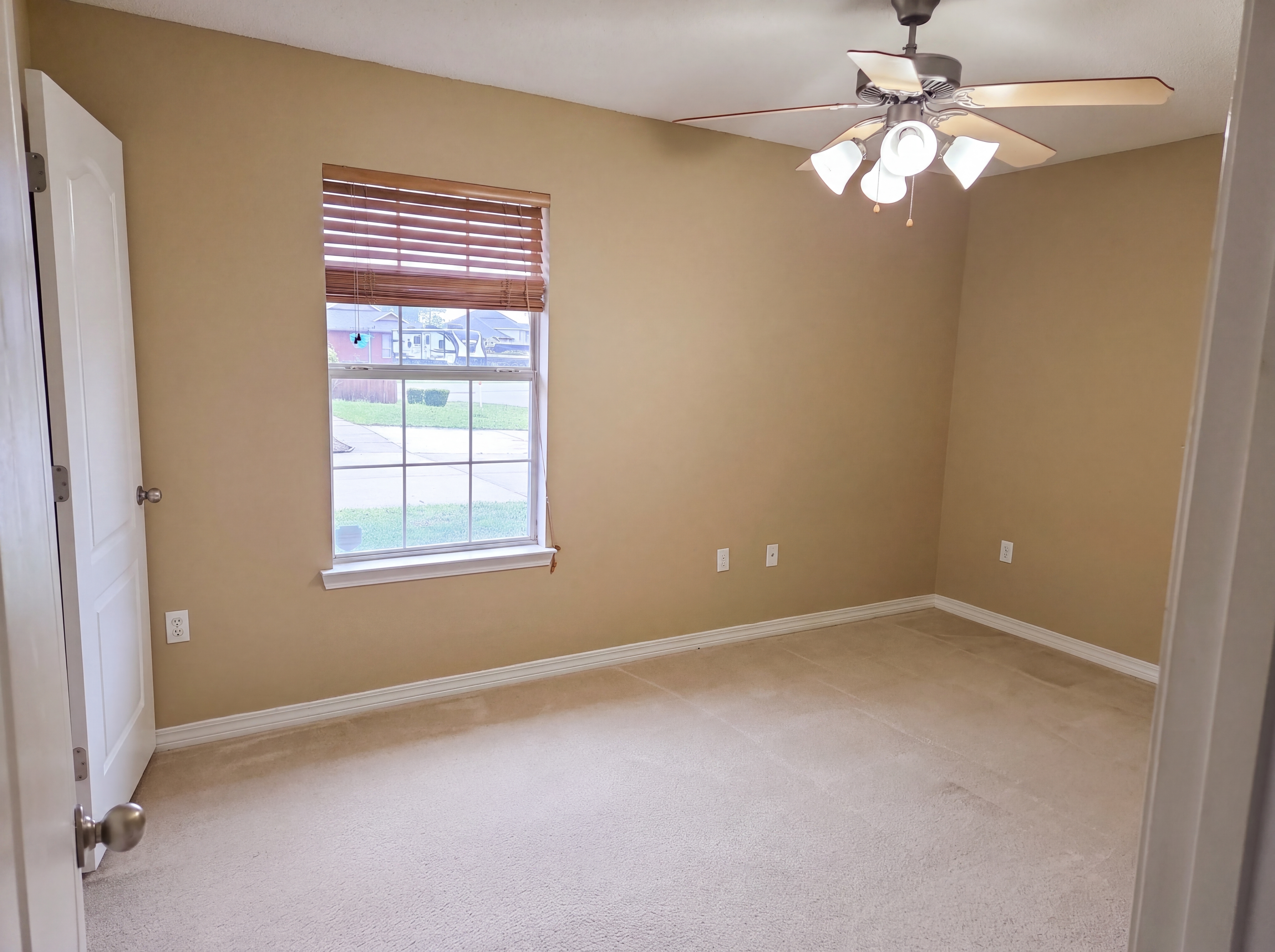 Photo 12 of 19 of 9564 Pouder Ln, Navarre, FL