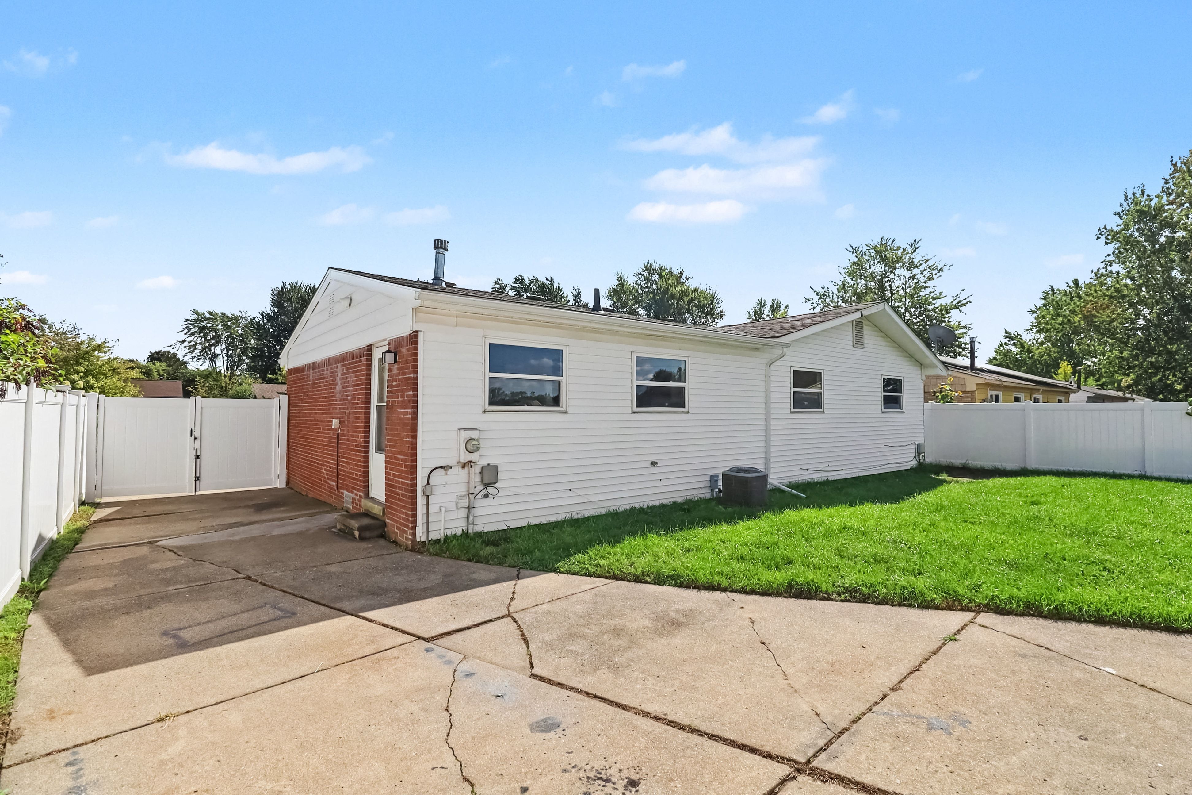 Photo 25 of 28 of 10820 Jackson St, Van Buren Township, MI