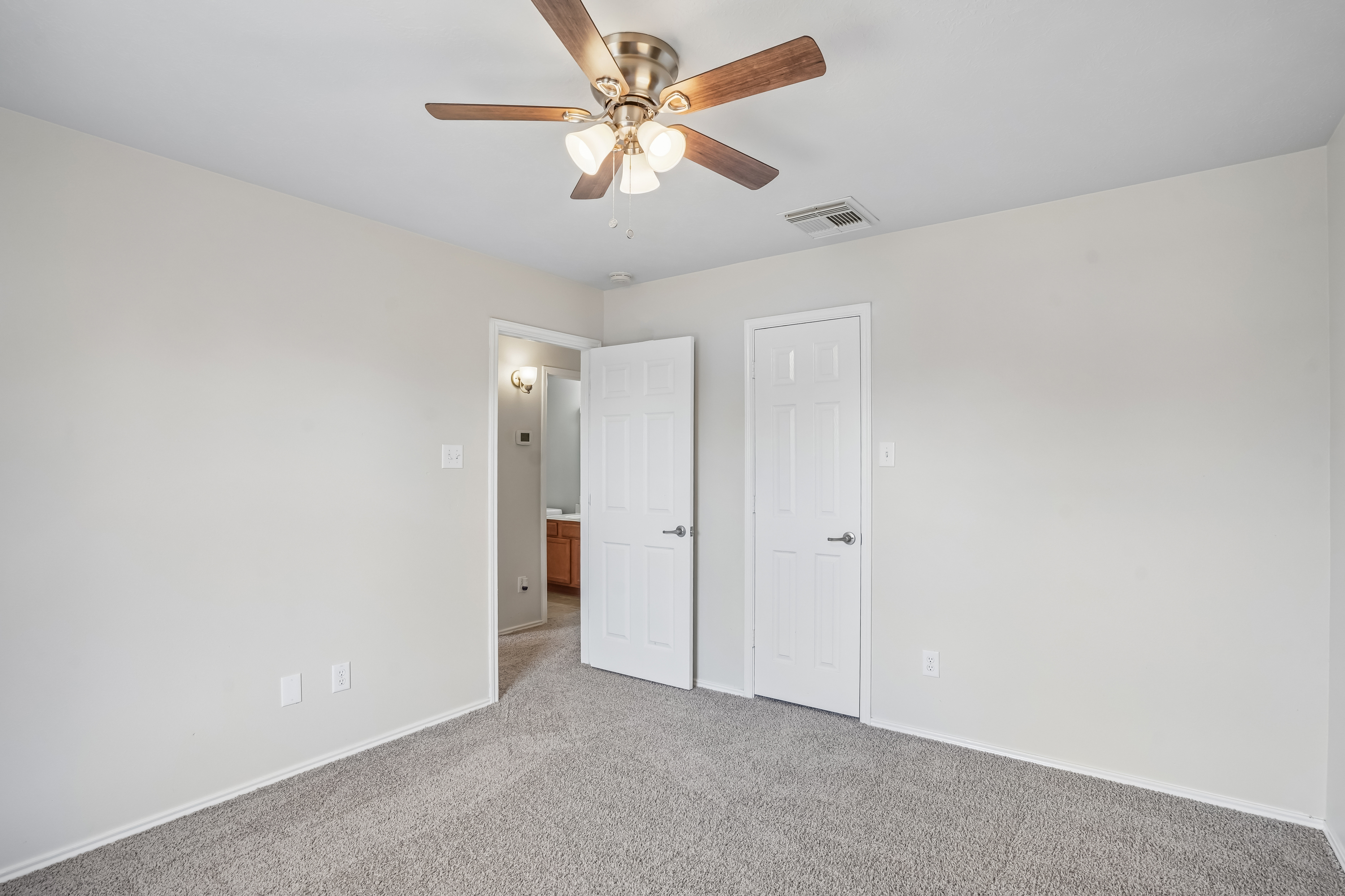 Photo 33 of 37 of 10710 Laurelton Ct, Humble, TX