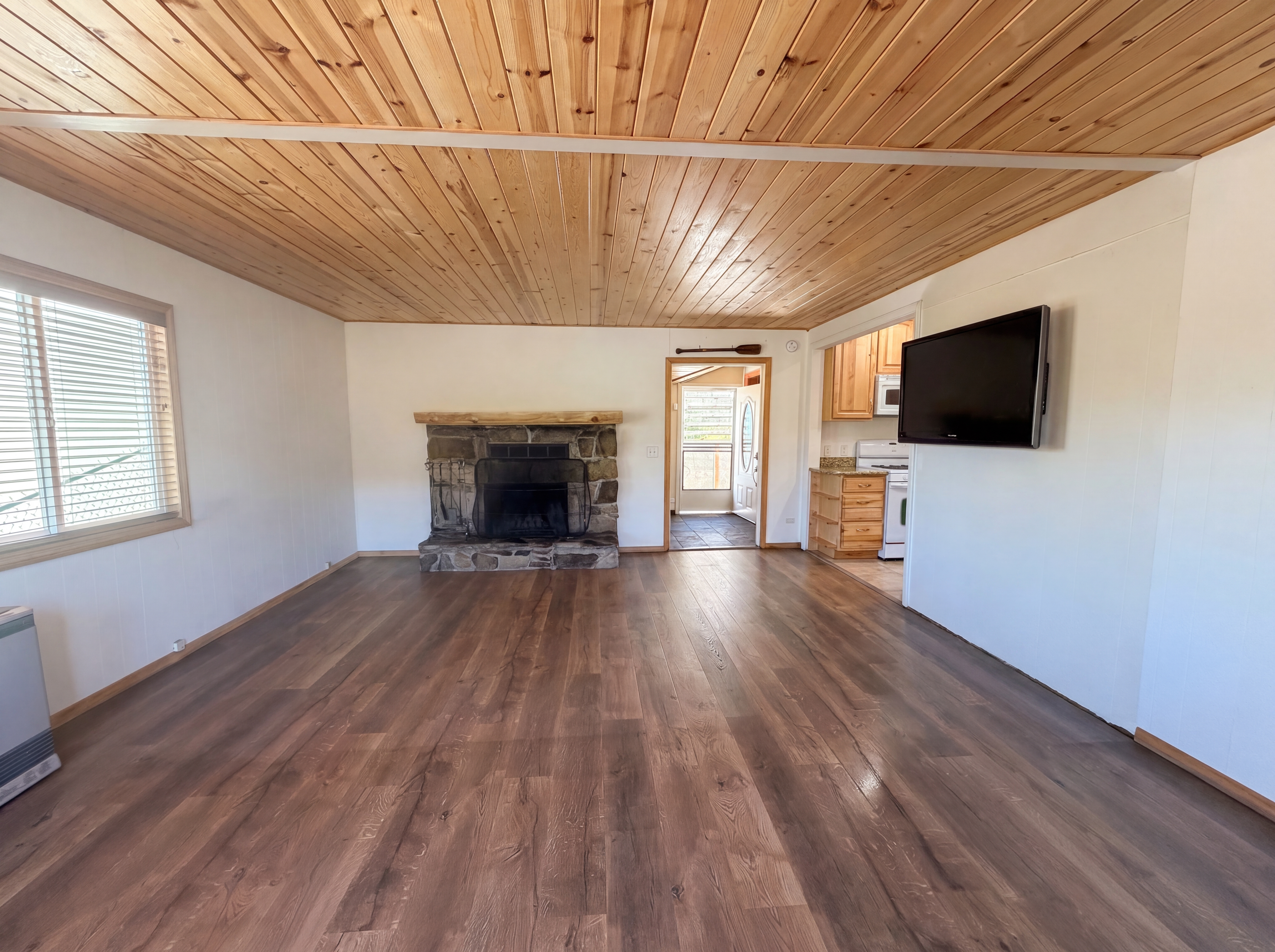Photo 8 of 23 of 718 Blue Jay Rd, Big Bear Lake, CA