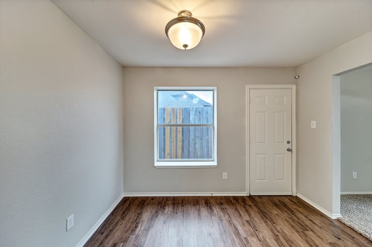 Photo 8 of 26 - 905 Sharp Dr, Cedar Hill, TX 75104