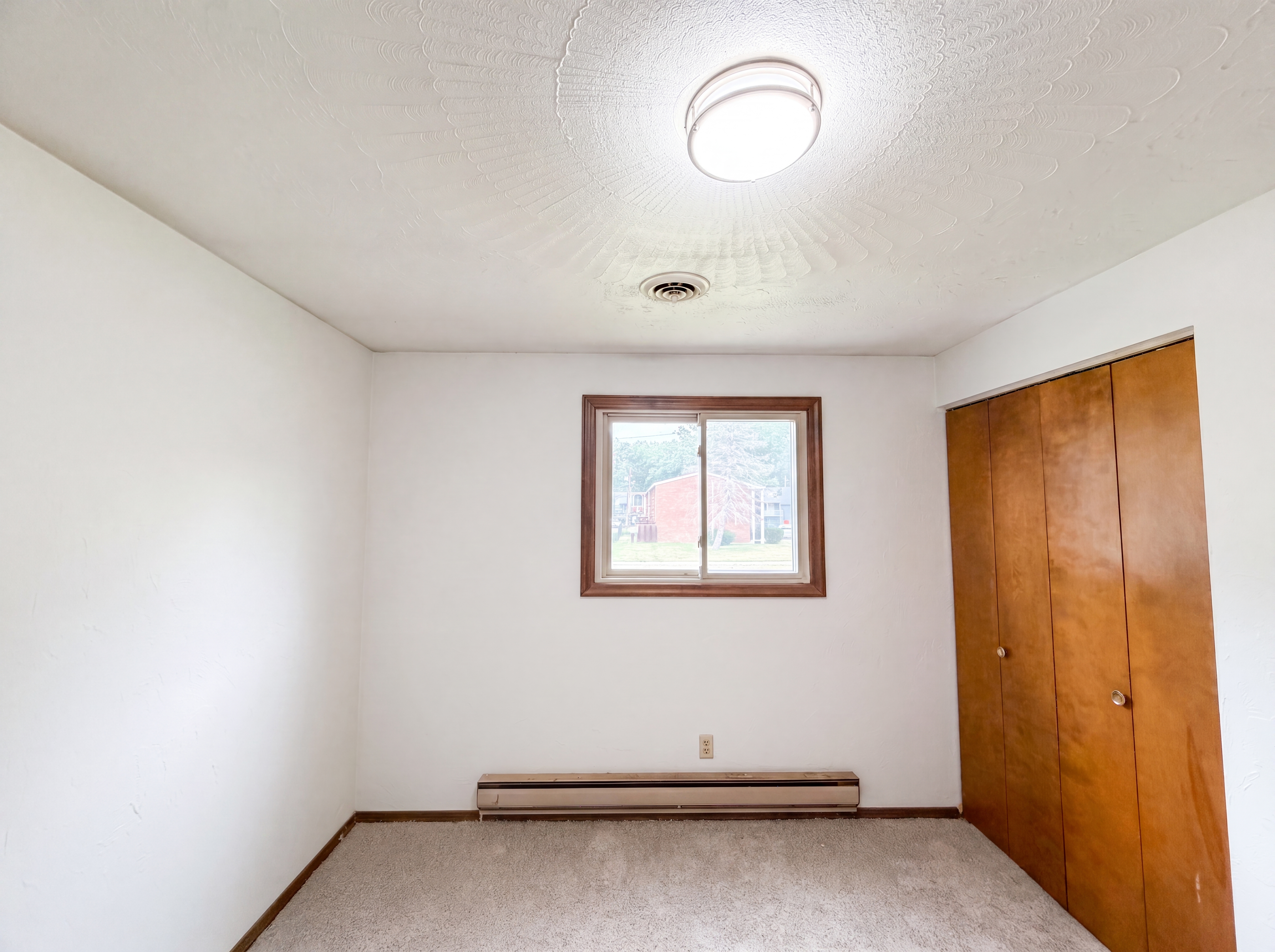 Photo 16 of 25 of 1015 Kingsway Dr, Lorain, OH