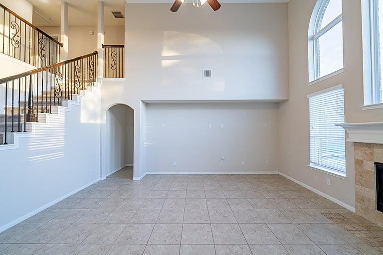 Photo 15 of 34 - 2208 Hannah Creek Ct, Houston, TX 77089