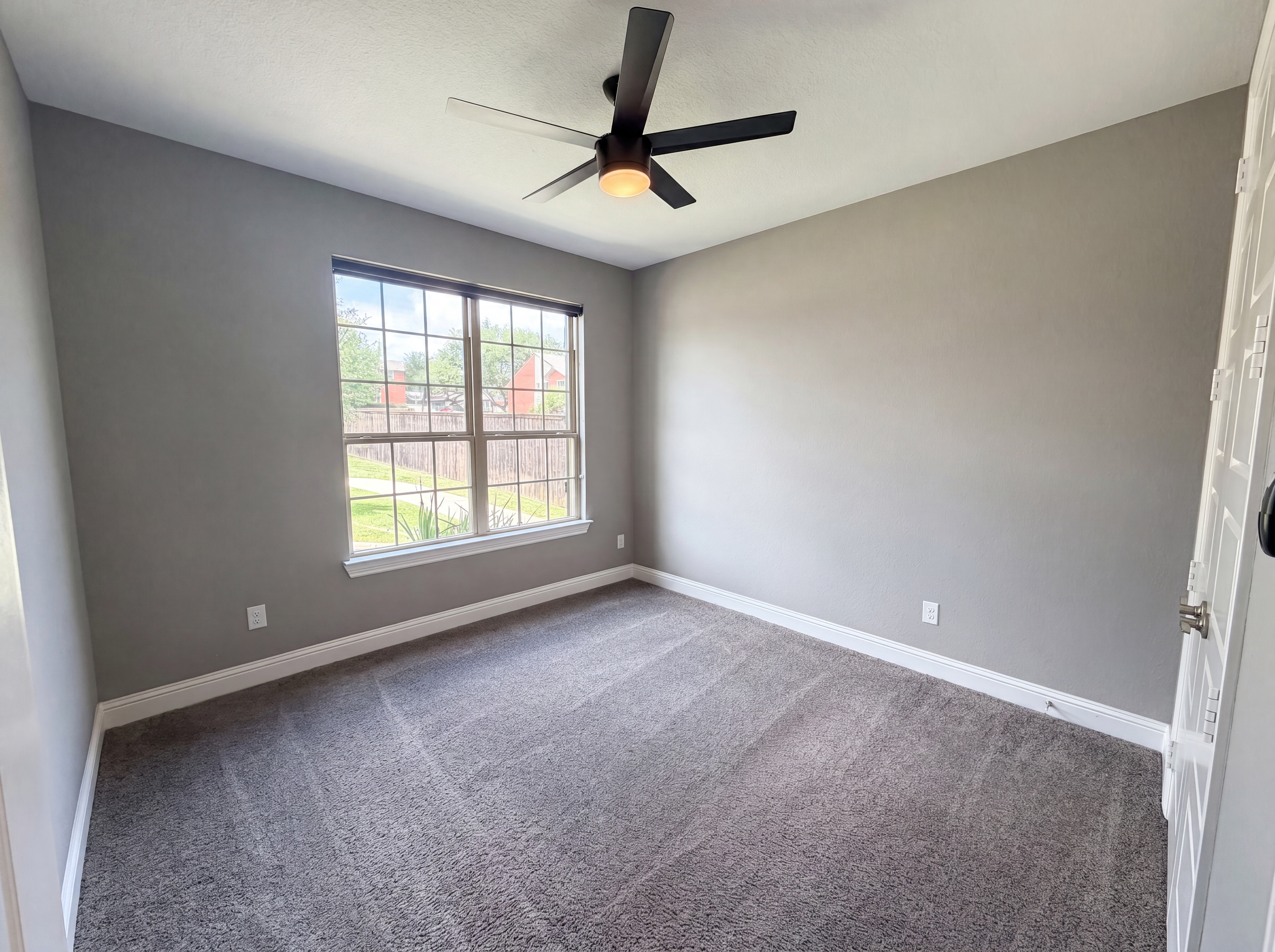 Photo 15 of 42 of 7221 Durand Dr, Irving, TX