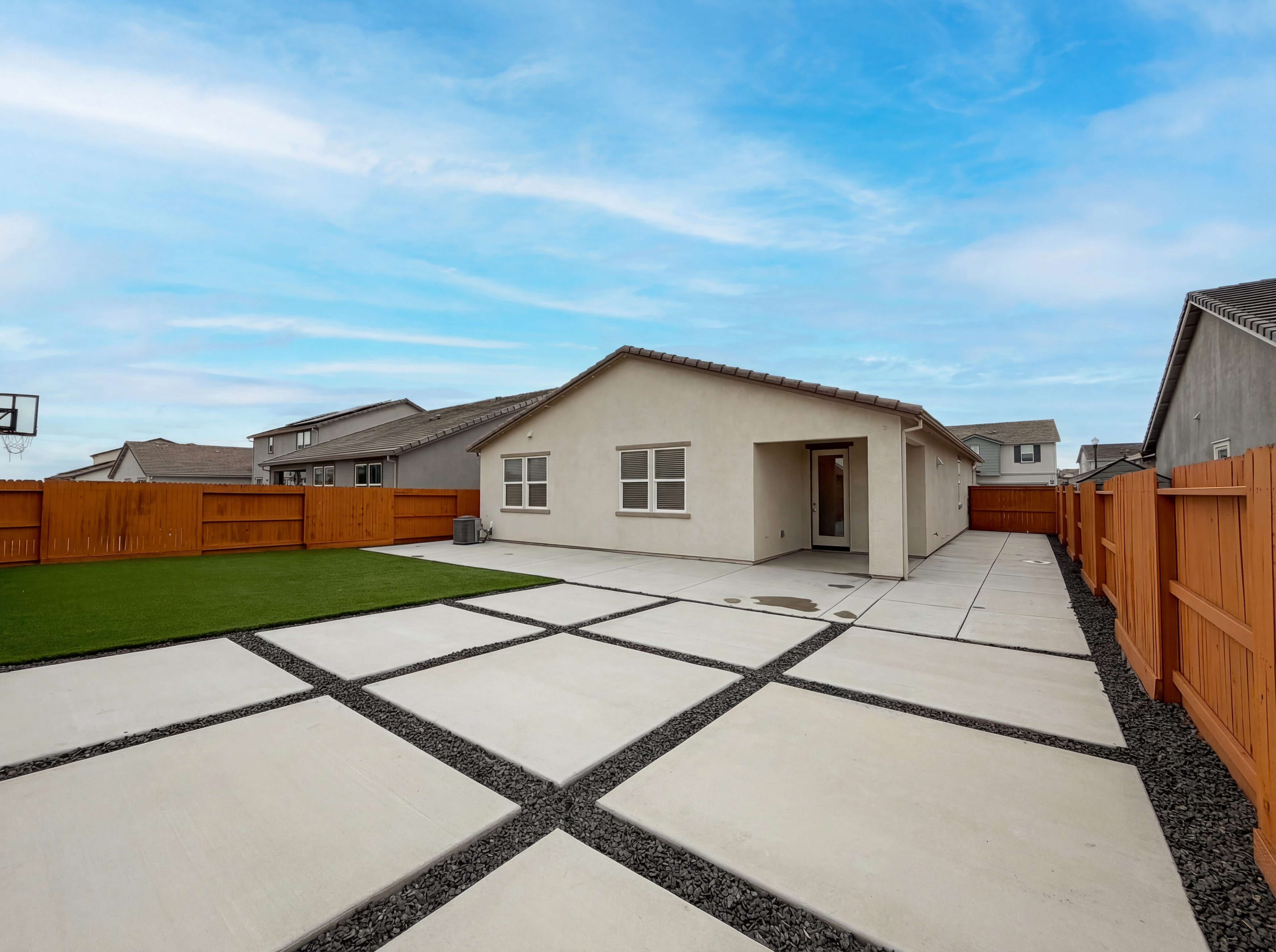Photo 5 of 31 of 15385 Trolley St, Lathrop, CA