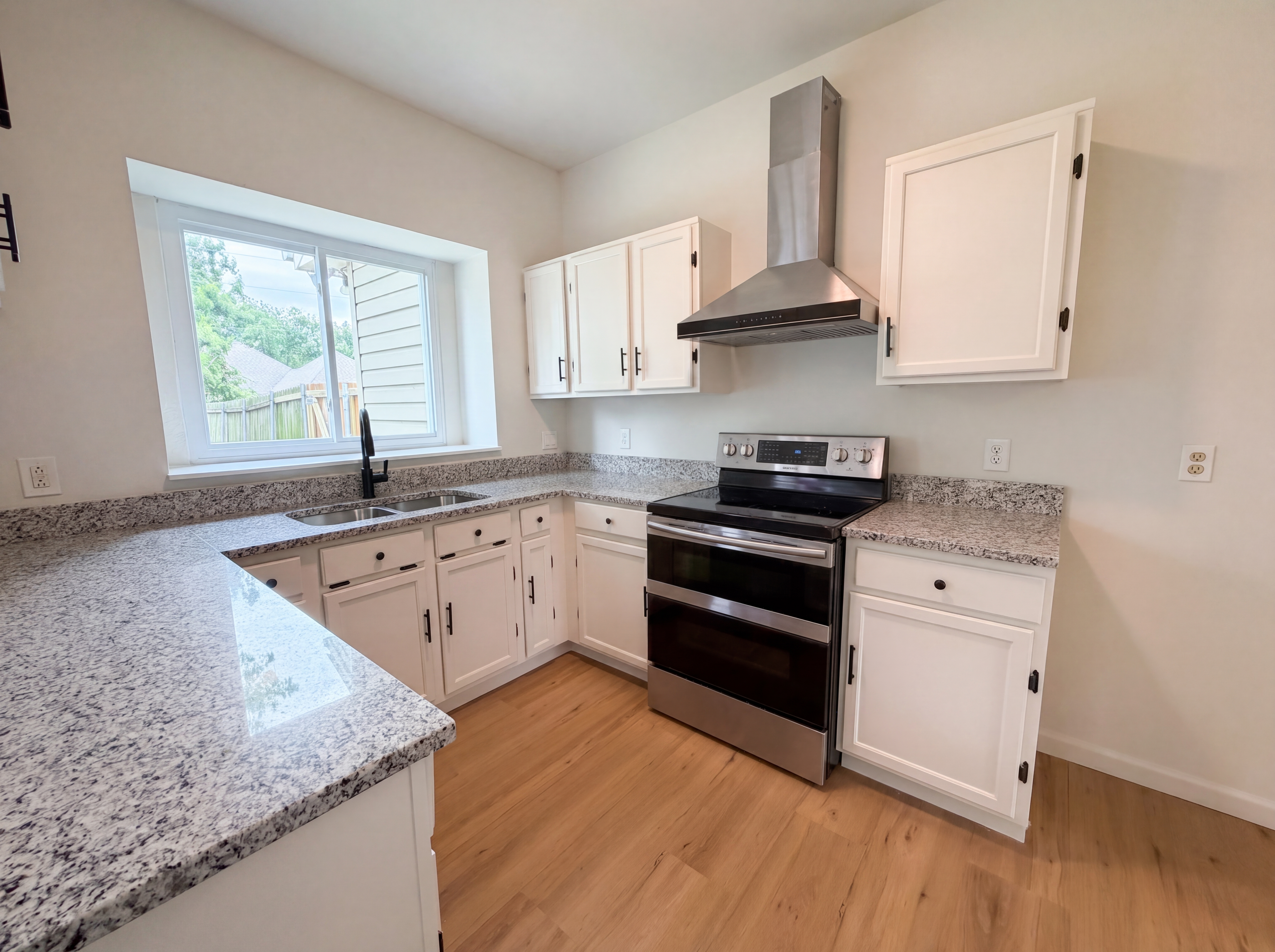 Photo 2 of 19 of 2804 Rice Dr, Rowlett, TX