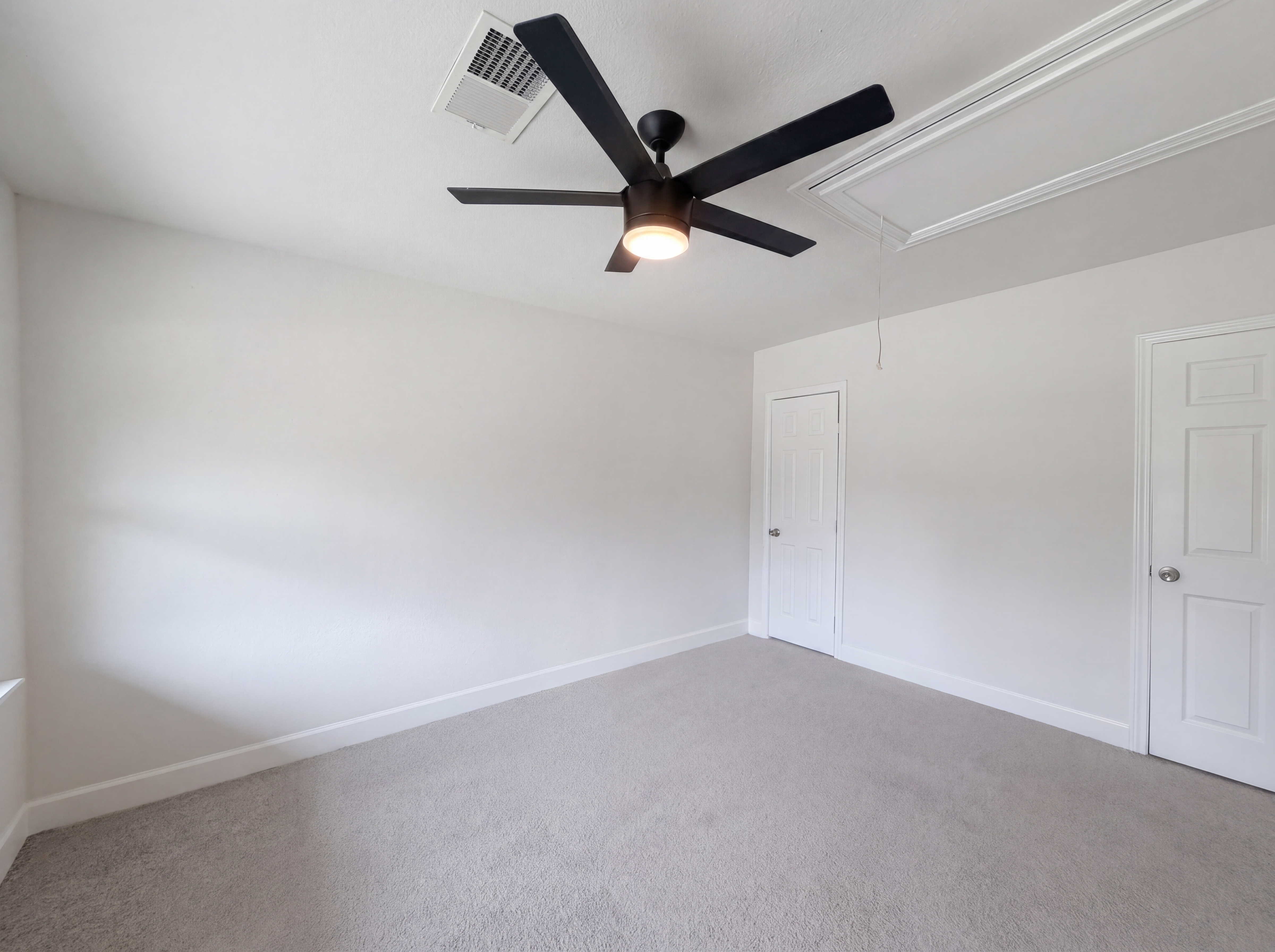 Photo 4 of 19 of 5935 Southseas St, Houston, TX
