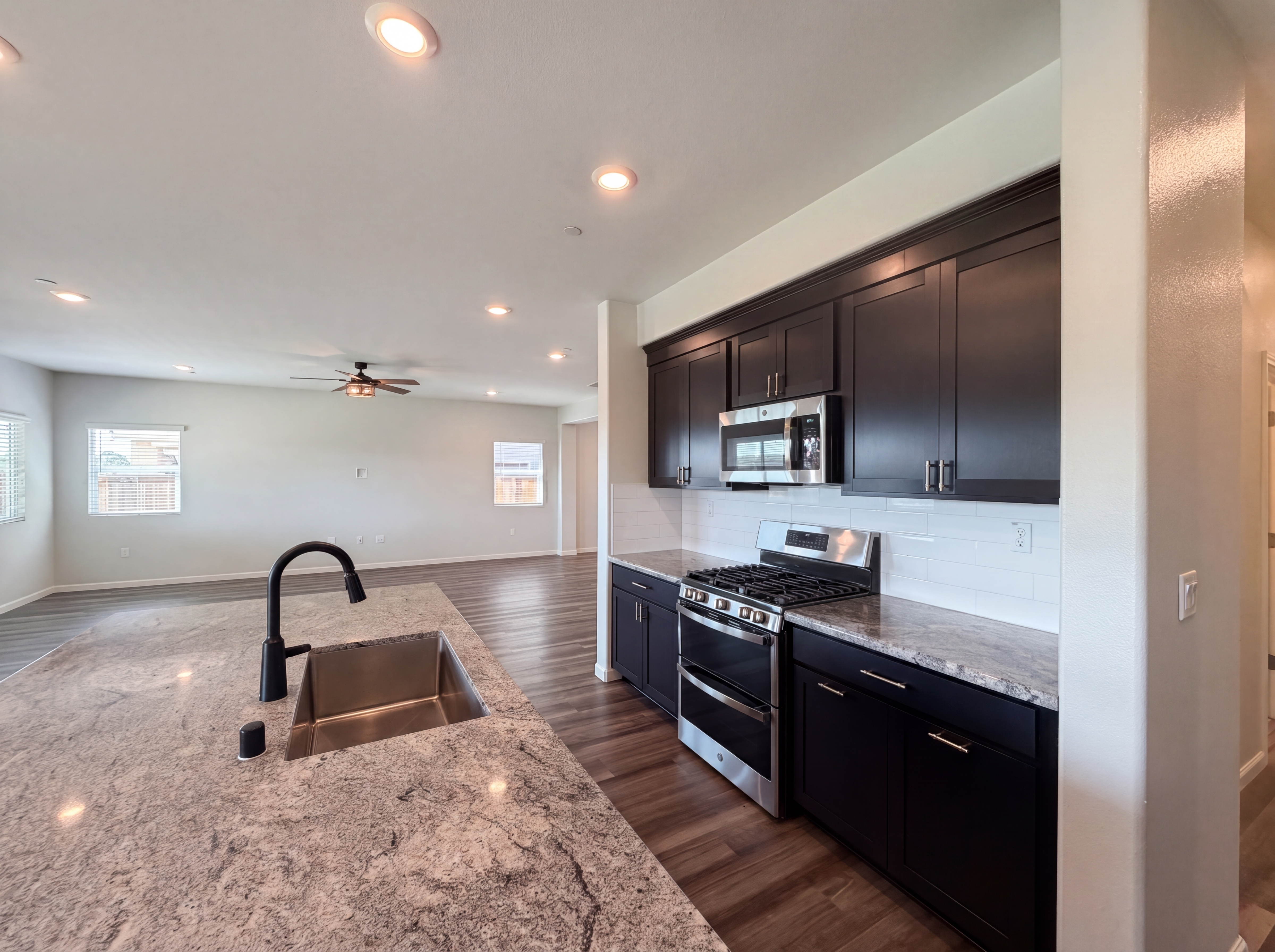 Photo 13 of 54 of 1187 Bordeaux Ct, Olivehurst, CA