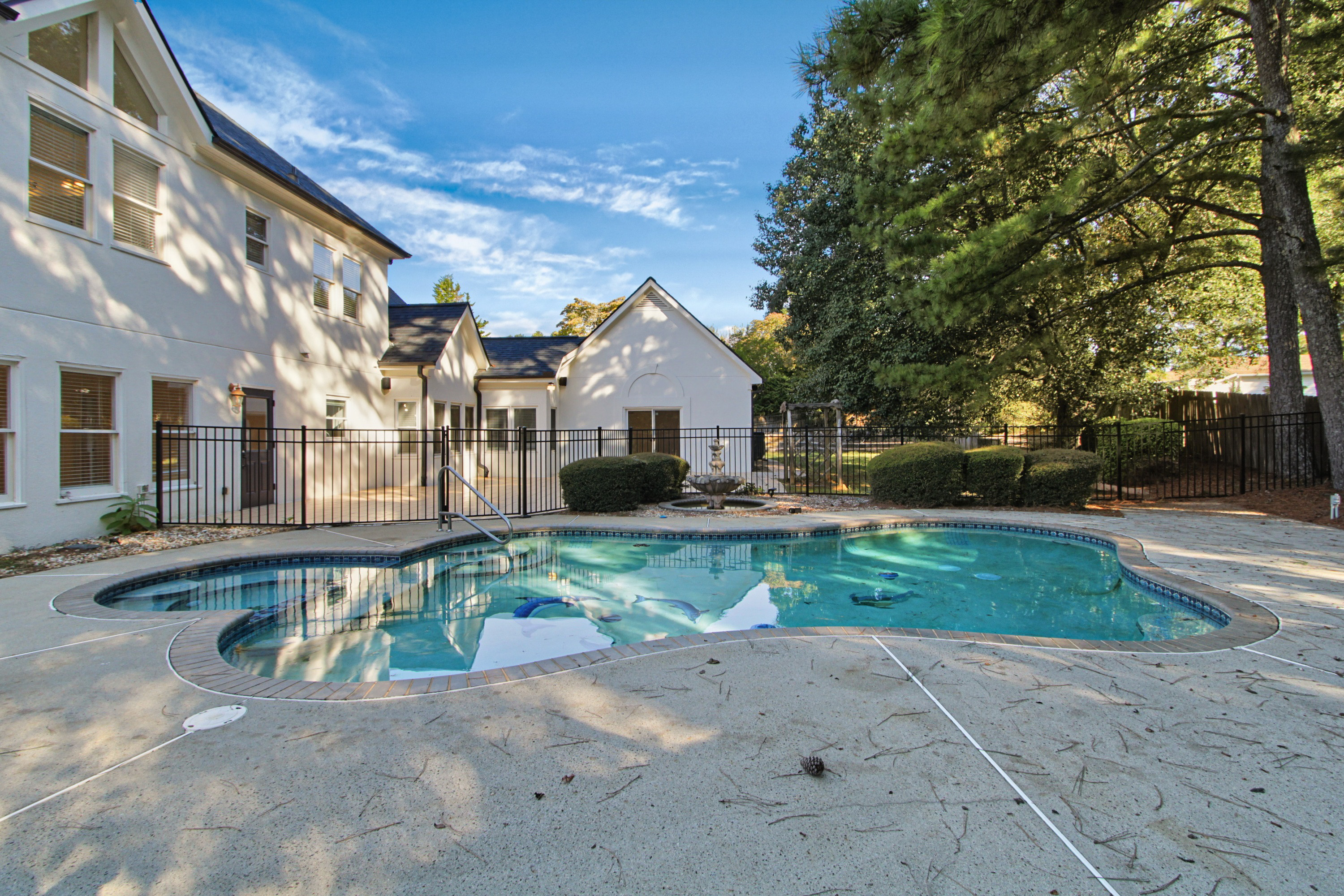 Photo 5 of 54 of 945 Brandon Ridge Dr, Roswell, GA