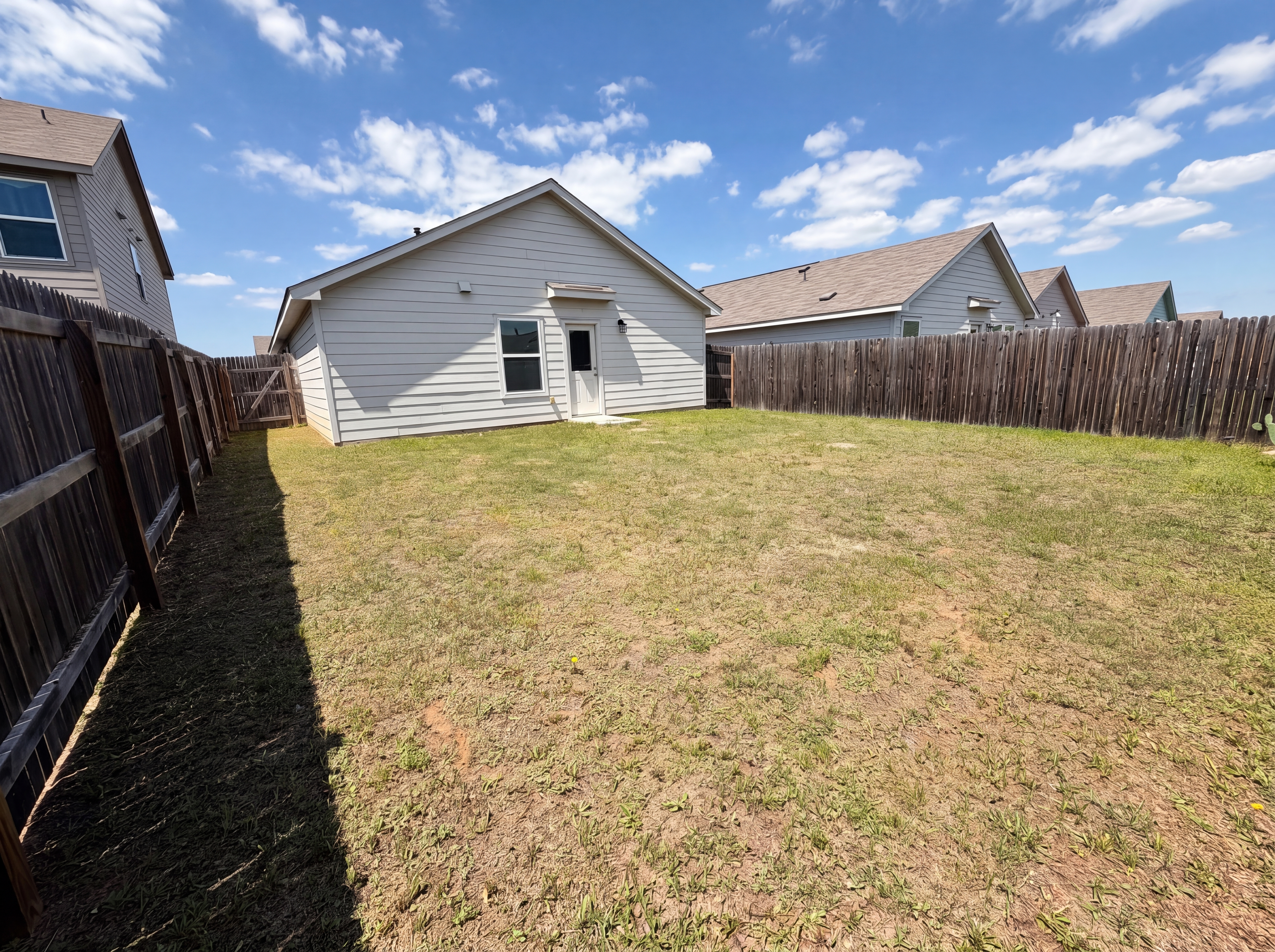Photo 5 of 17 of 5829 Texas Spur, Seguin, TX